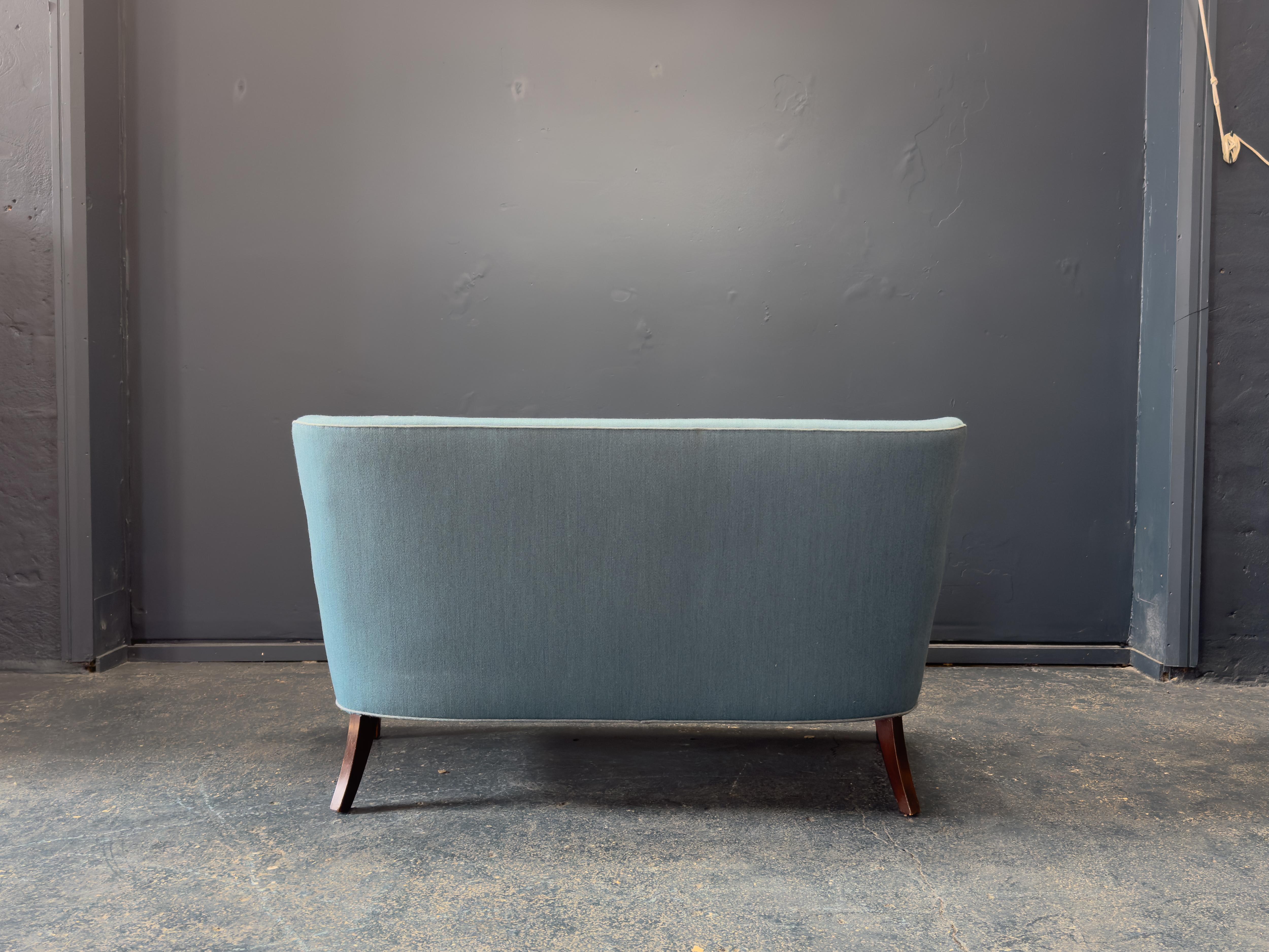 Canapé capitonné bleu Frits Henningsen Bon état - En vente à London, GB