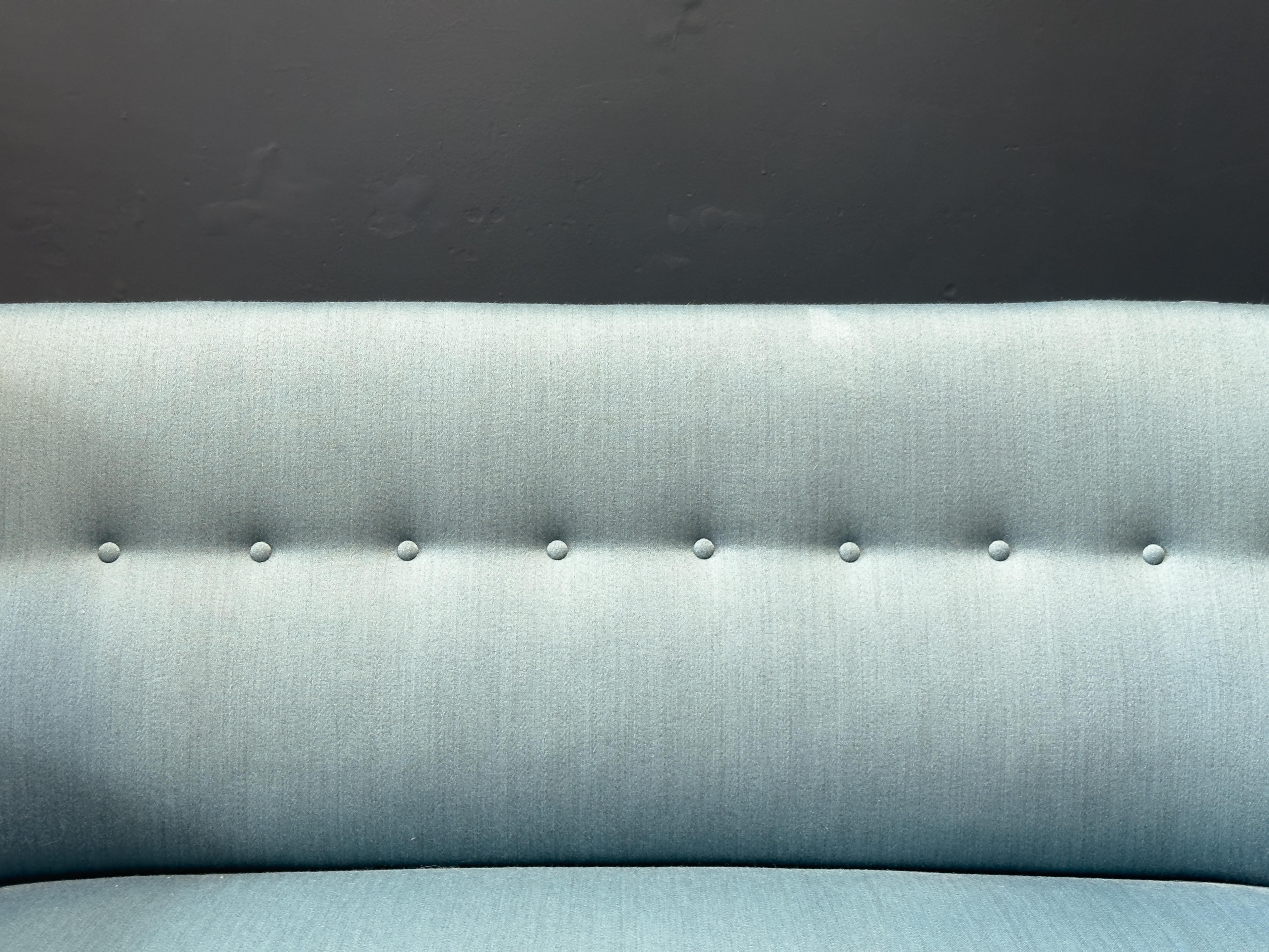 Canapé capitonné bleu Frits Henningsen en vente 1