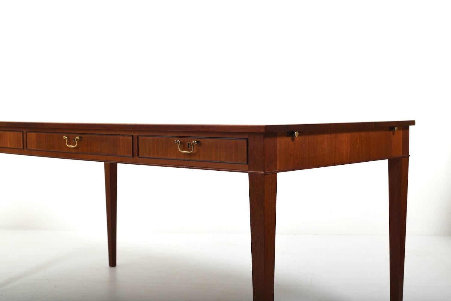 Scandinavian Modern Frits Henningsen Cabinetmaker Copenhagen, Fine Large Desk 1940s For Sale