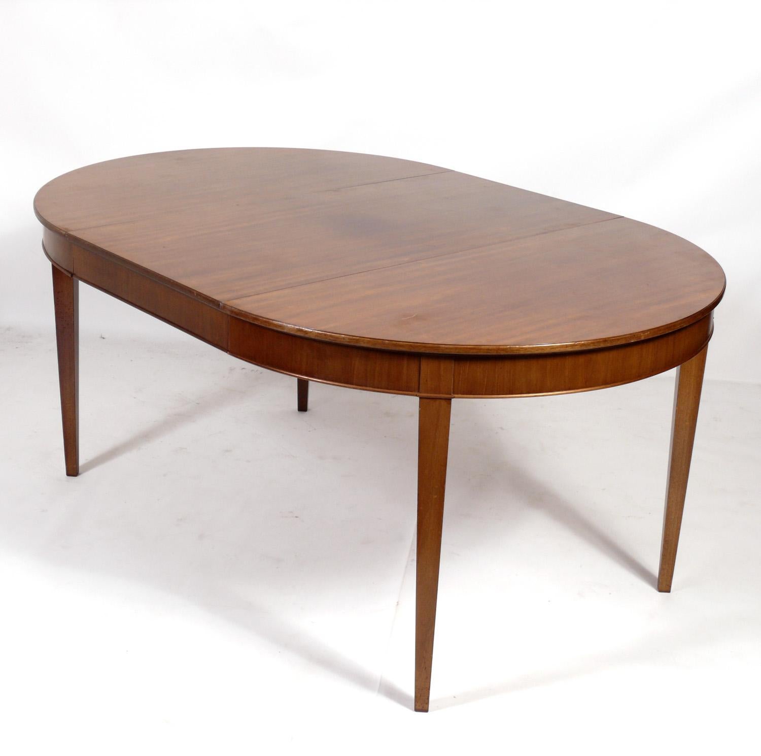 Danish Modern Mahogany dining table, designed by Frits Henningsen, Denmark, circa 1930s. This dining table is currently being refinished and the leaves will be re-veneered, as their veneer was missing when we purchased the set. It expands from a