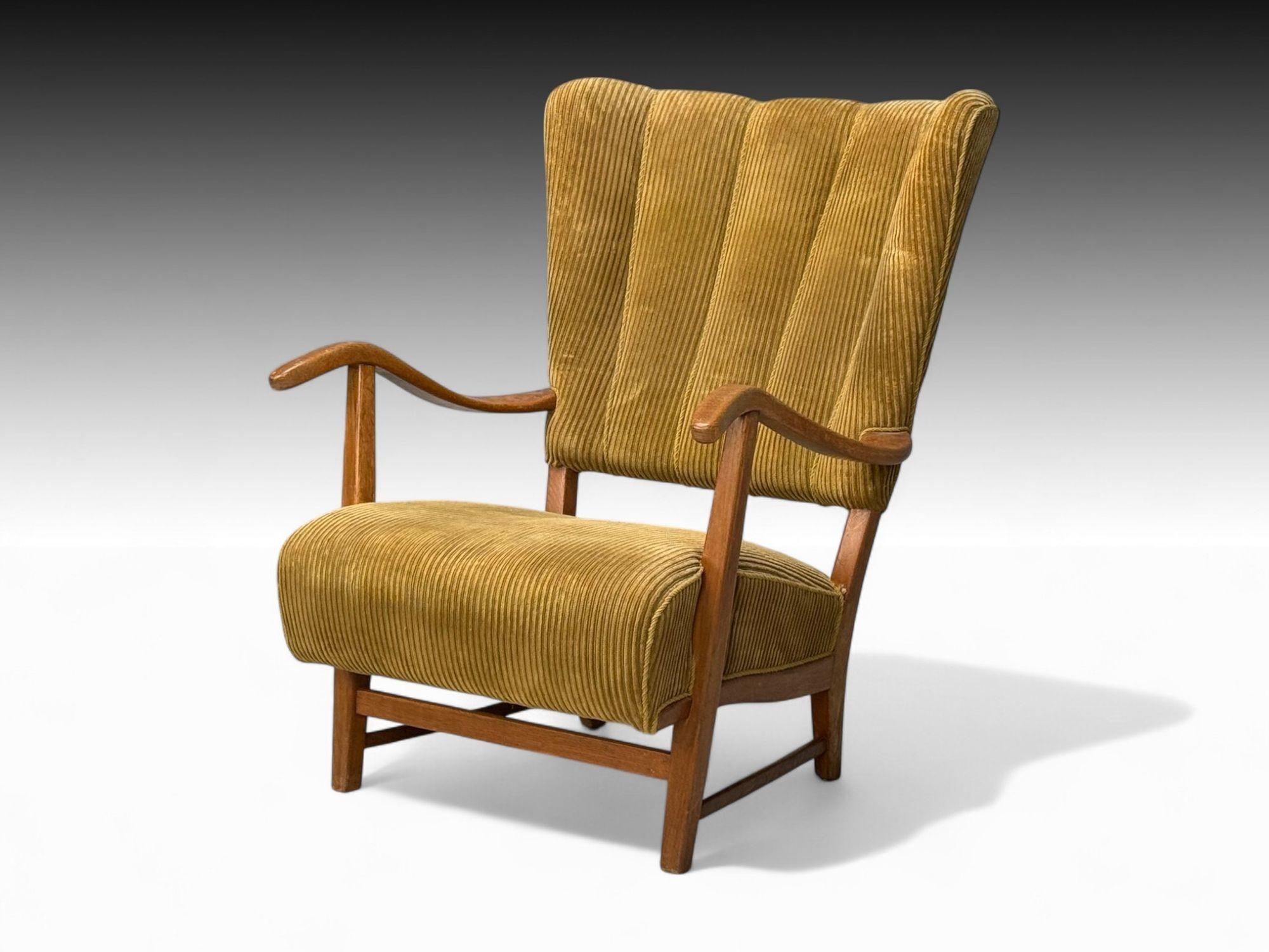 Frits Henningsen, Dänischer Mid-Century Modern, Kord, Holz, Loungesessel, Dänemark, 1940er Jahre

Hochlehniger Arm- oder Loungesessel, entworfen von Frits Henningsen in Dänemark in der Mitte des 20. Jahrhunderts. Vintage-Stoff in gutem Zustand - vor
