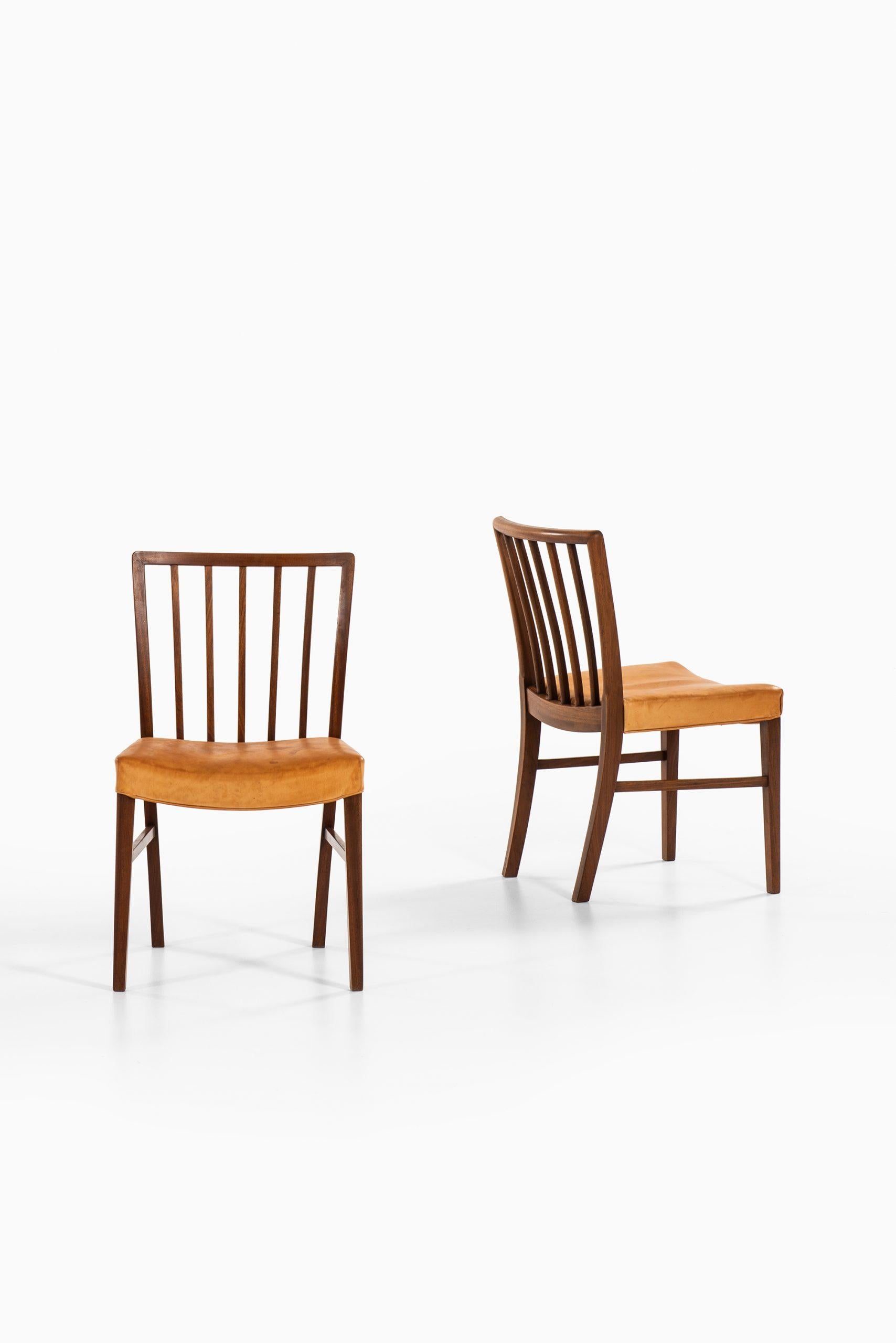 Rare set of 8 dining chairs designed by Frits Henningsen. Produced by cabinetmaker Frits Henningsen in Denmark.