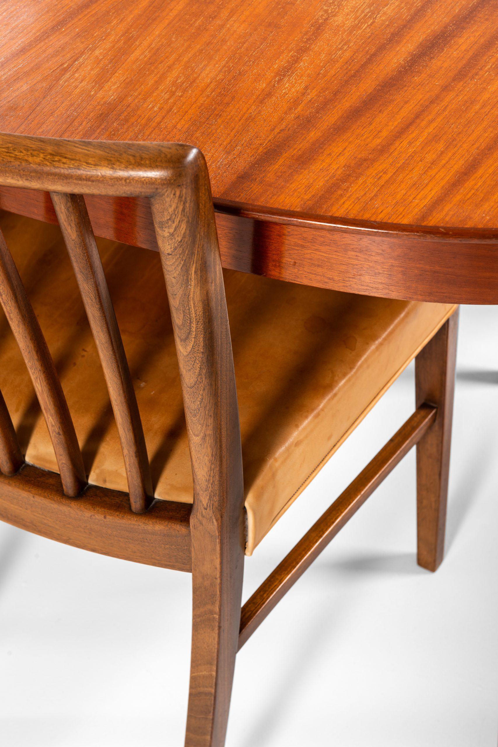 Frits Henningsen Dining Chairs by Cabinetmaker Frits Henningsen in Denmark For Sale 2