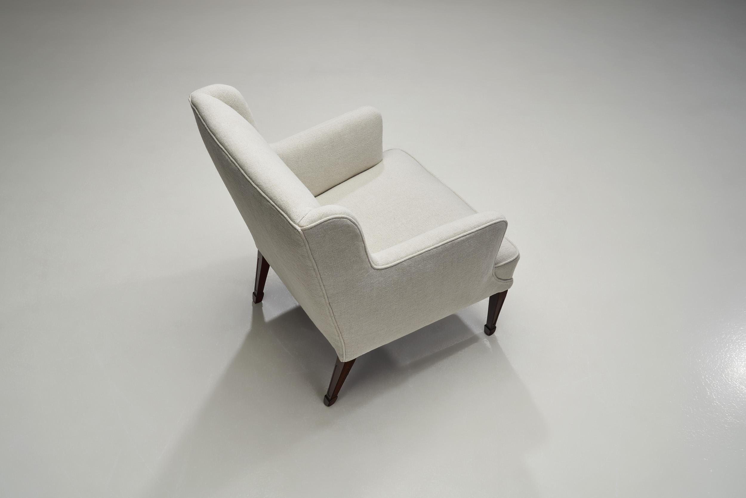 Mid-20th Century Frits Henningsen Easy Chairs with Fluted Legs, Denmark, 1940s For Sale