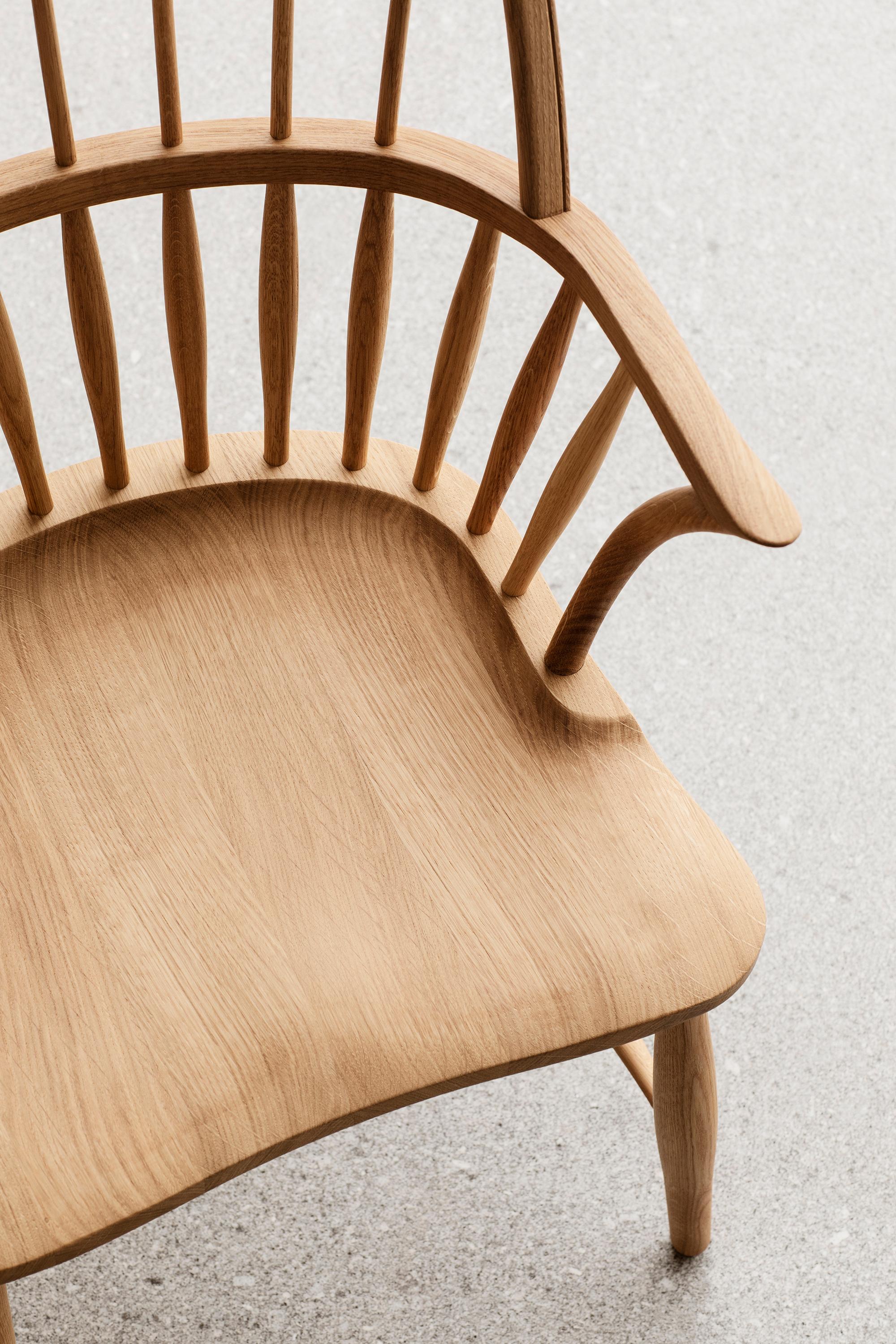 Frits Henningsen 'FH38 Windsor' Chair in Soaped Oak for Carl Hansen & Son For Sale 10