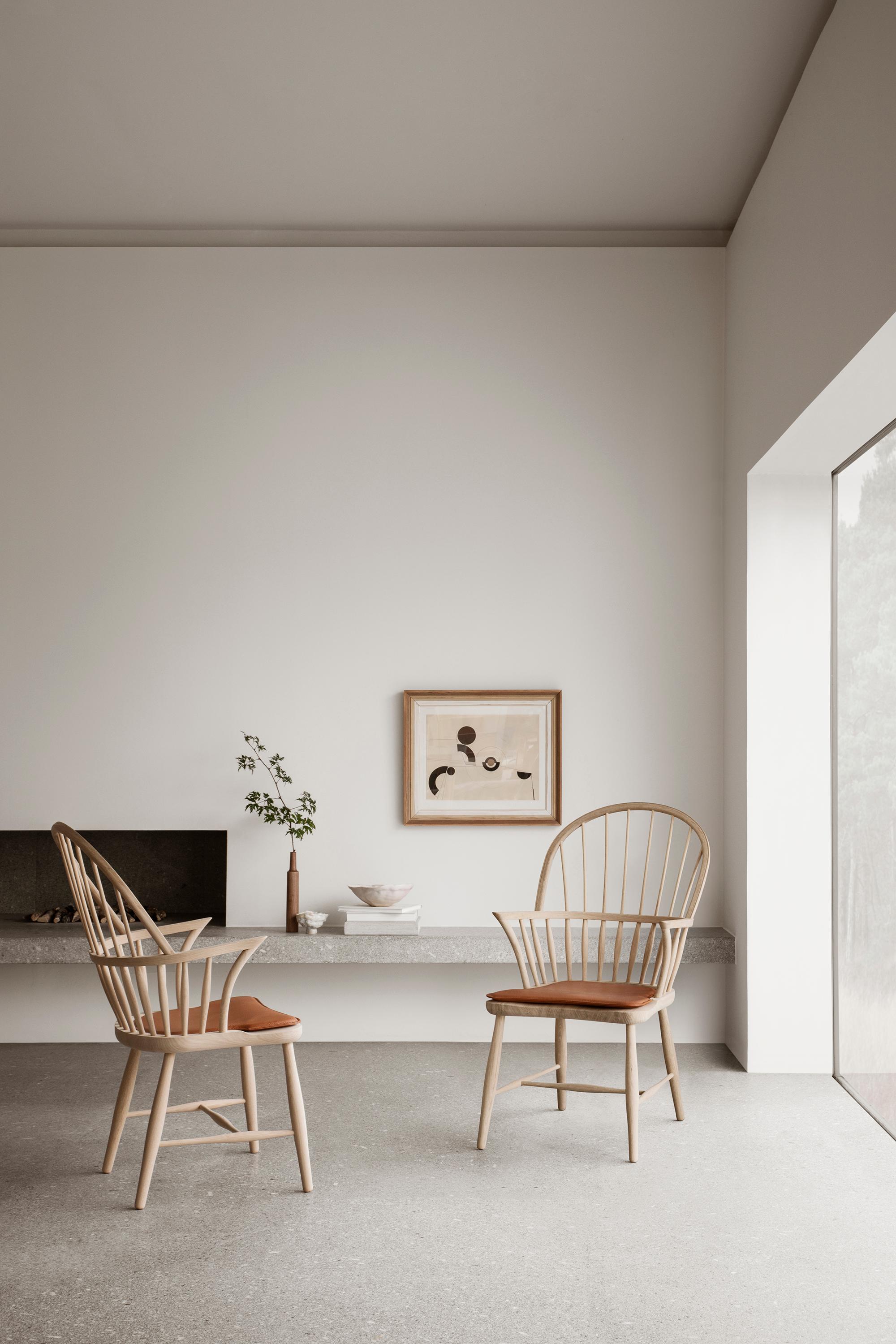 XXIe siècle et contemporain Chaise Frits Henningsen « FH38 Windsor » en chêne moulé pour Carl Hansen & Son en vente