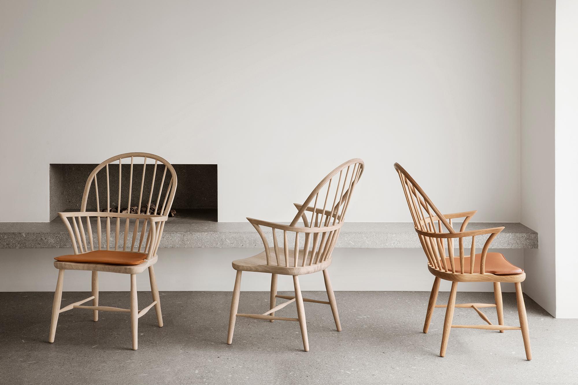 Frits Henningsen 'FH38 Windsor' Chair in Soaped Oak for Carl Hansen & Son For Sale 1