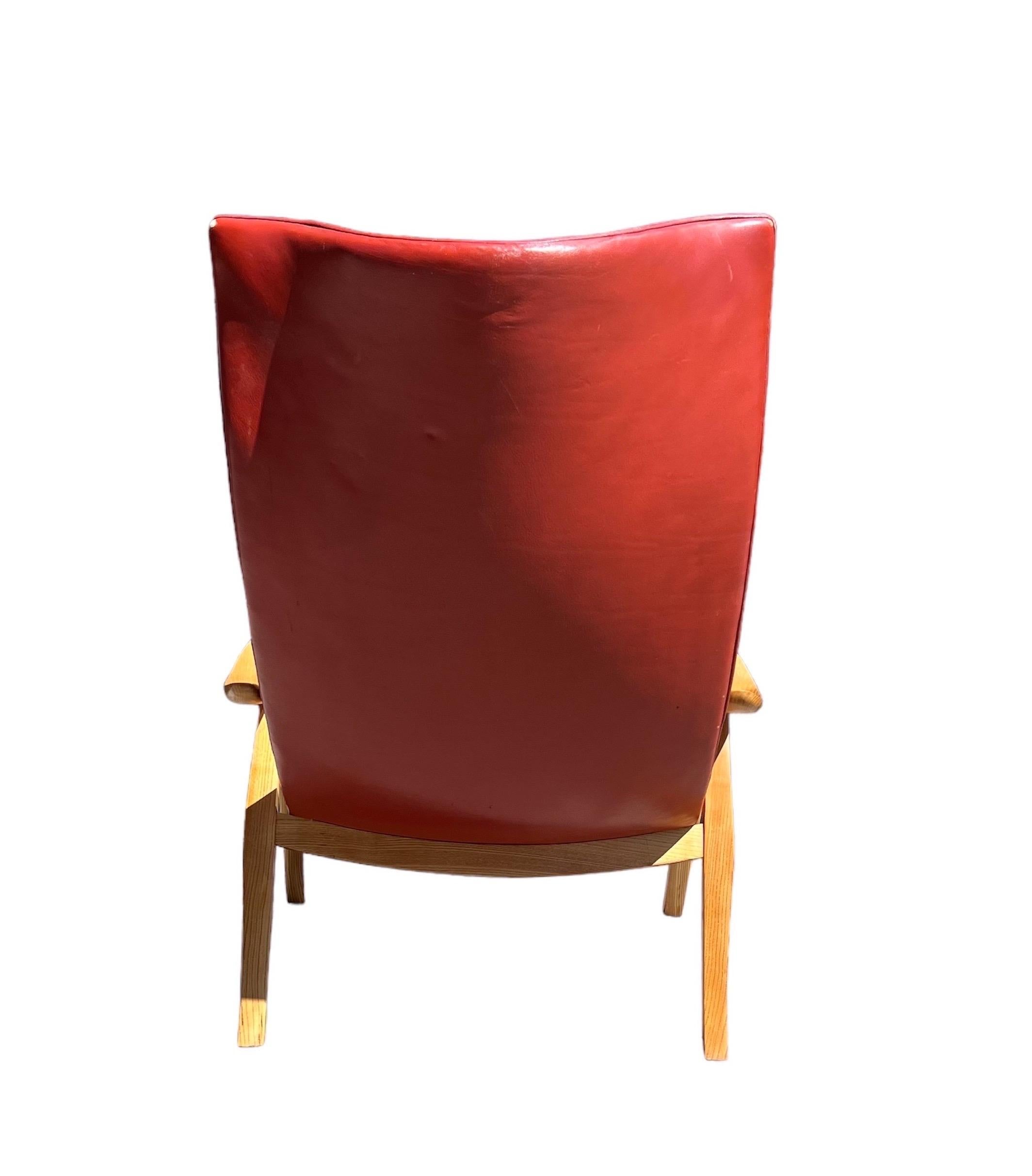 A Frits Henningsen For Carl Hansen Signature Style armchair

Frits Henningsen (1889-1965) was known as an uncompromising designer. He viewed quality craftsmanship as the most important element of his work, making it his focus when developing new