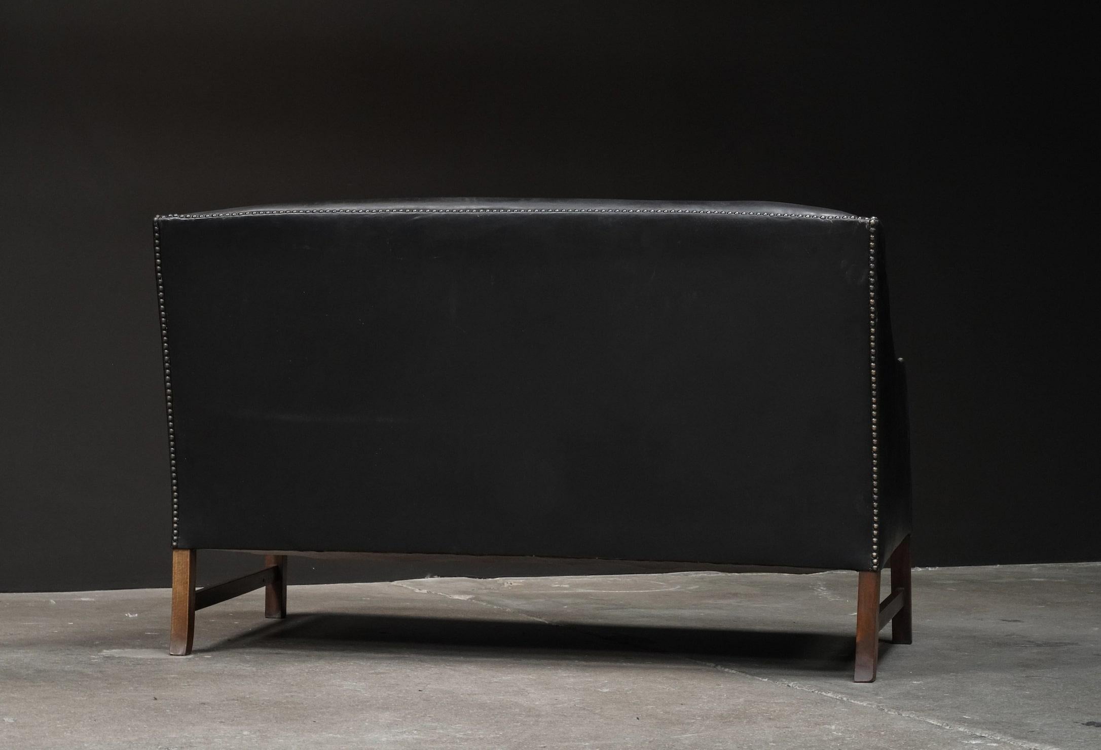 Canapé en cuir Frits Henningsen, acajou, Danemark Bon état - En vente à Los Angeles, CA