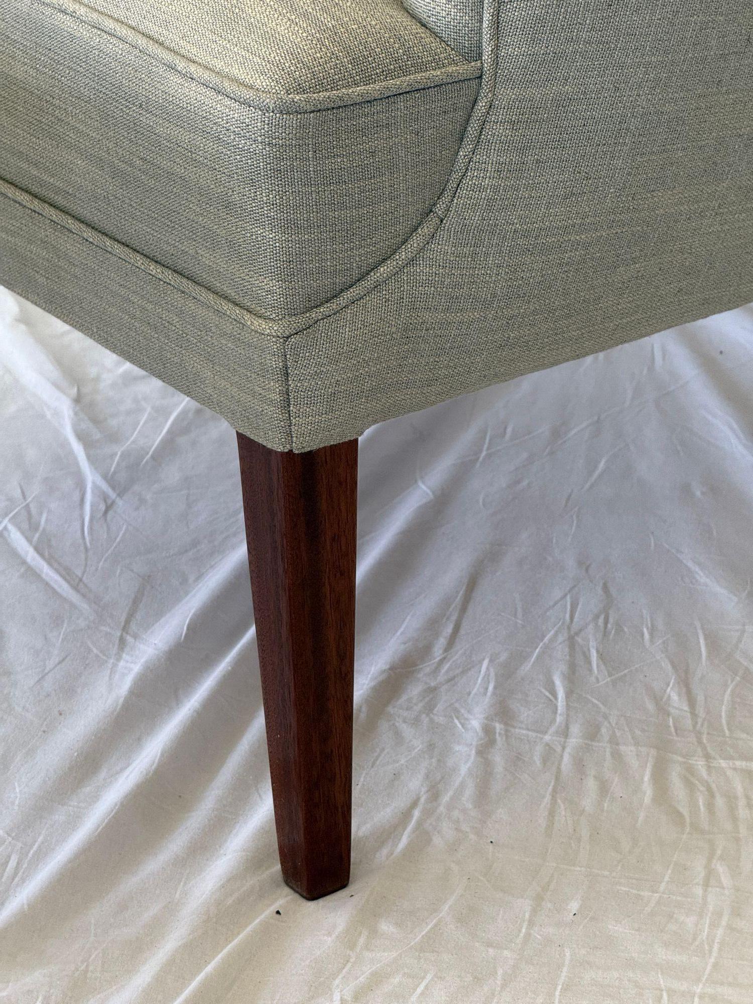 Silla y reposapiés Frits Henningsen mediados del siglo XX en venta