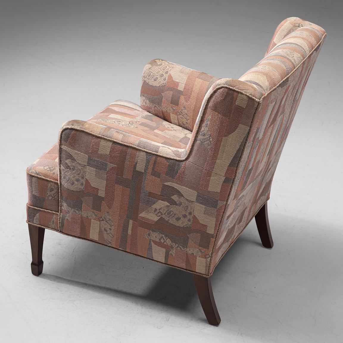 Frits Henningsen Loungesessel mit gemusterter Polsterung und Holz (Mitte des 20. Jahrhunderts) im Angebot