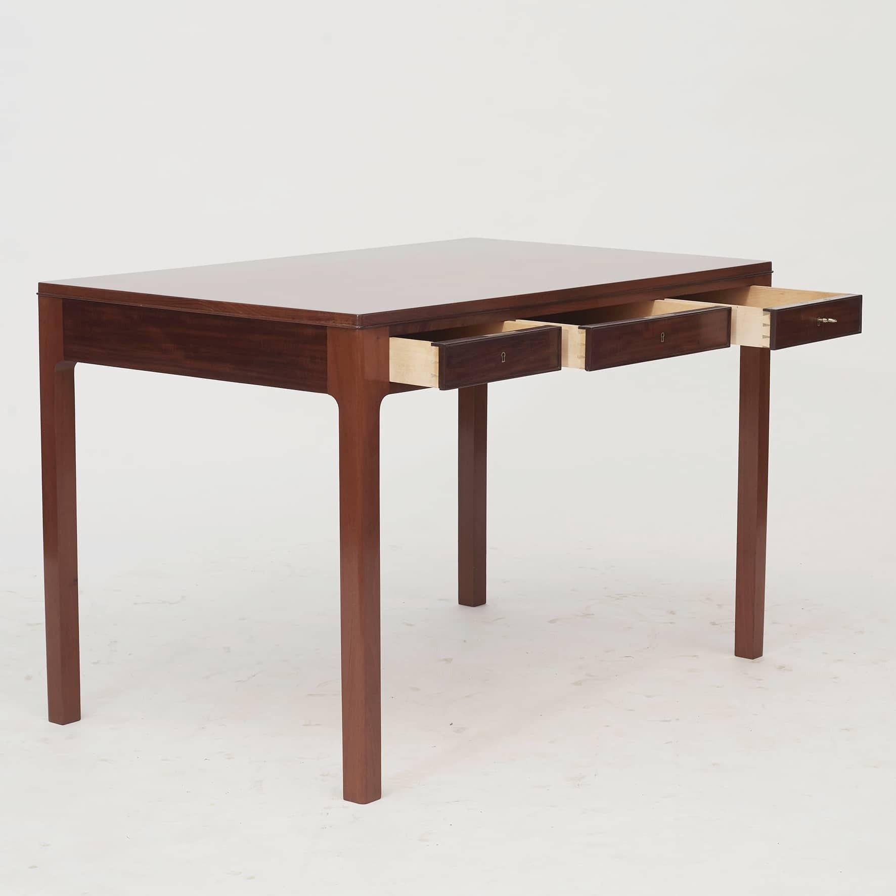 Scandinavian Modern Frits Henningsen Mahogany Desk, 1940-1950, Rare Model For Sale