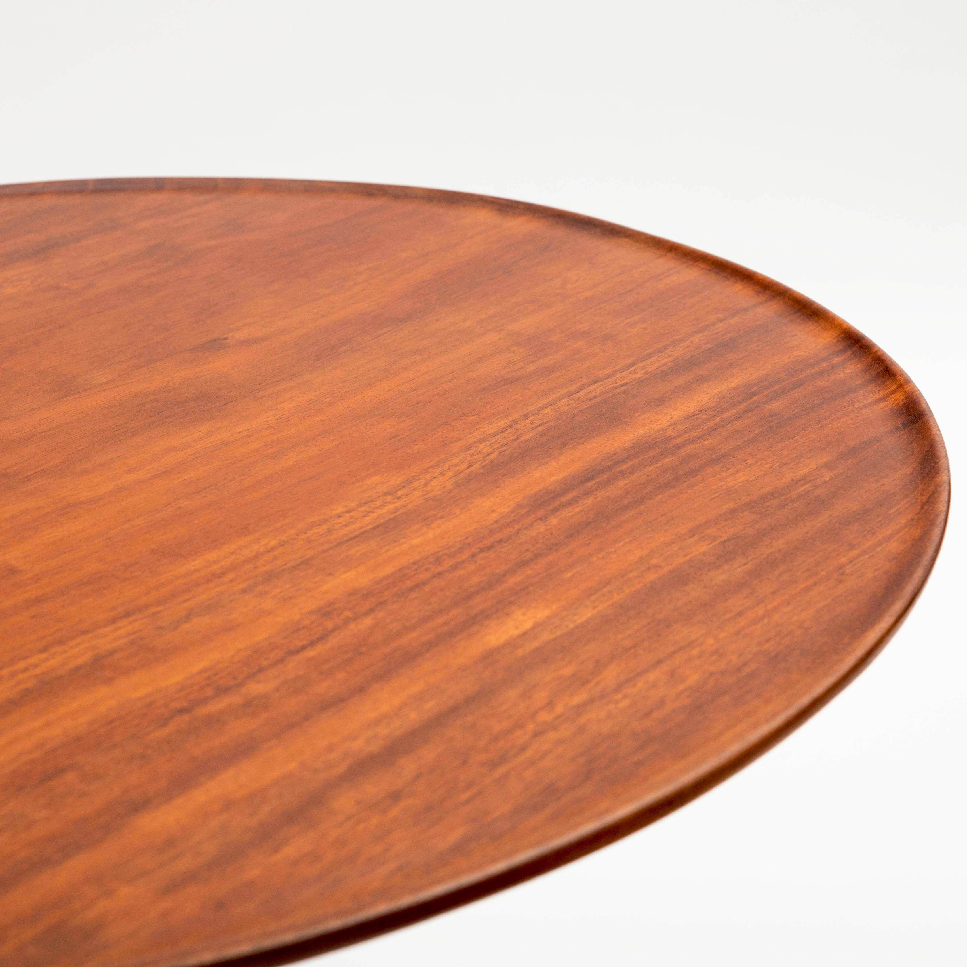 Acajou Table d'appoint en acajou Frits Henningsen, Danemark c. 1945 en vente