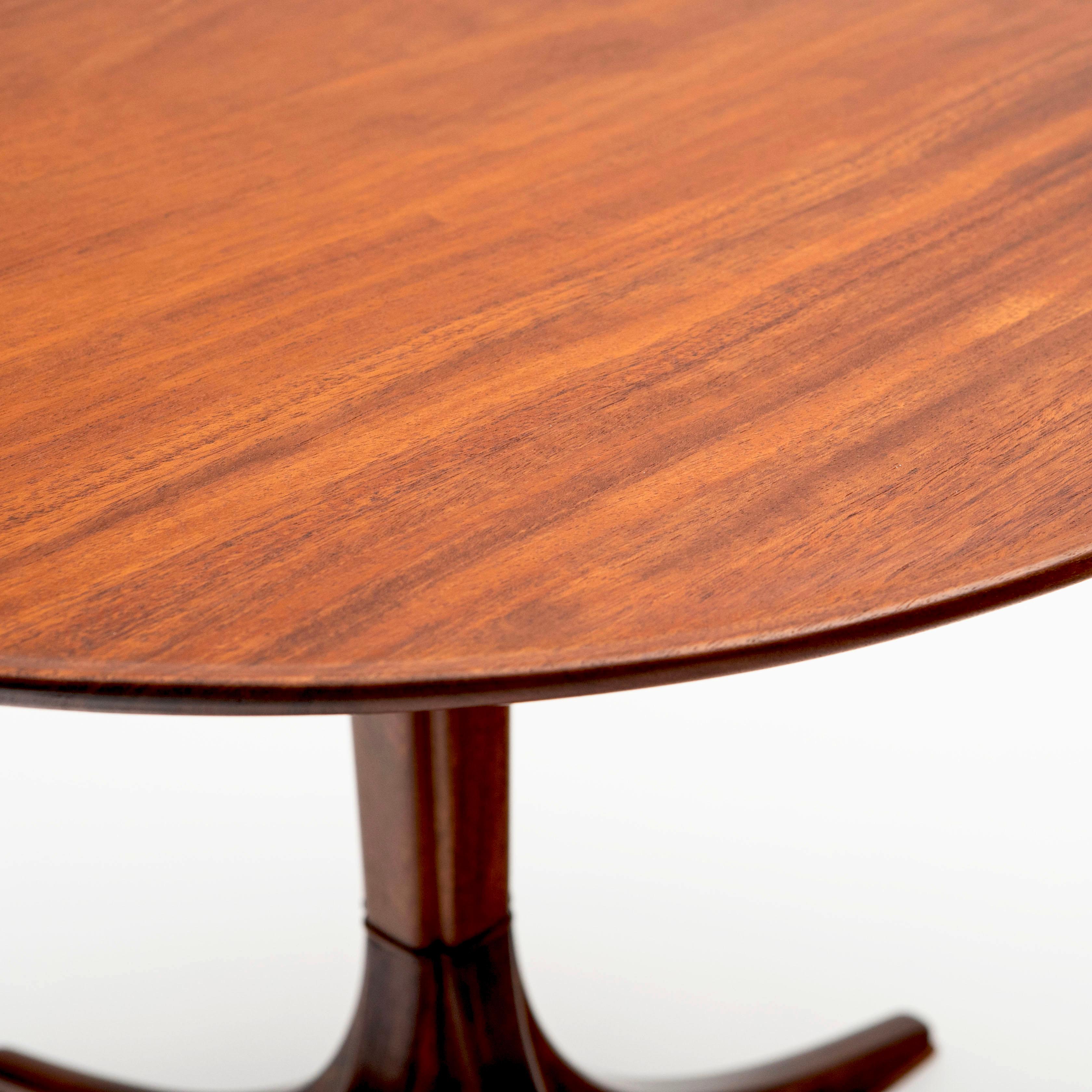 Table d'appoint en acajou Frits Henningsen, Danemark c. 1945 en vente 1