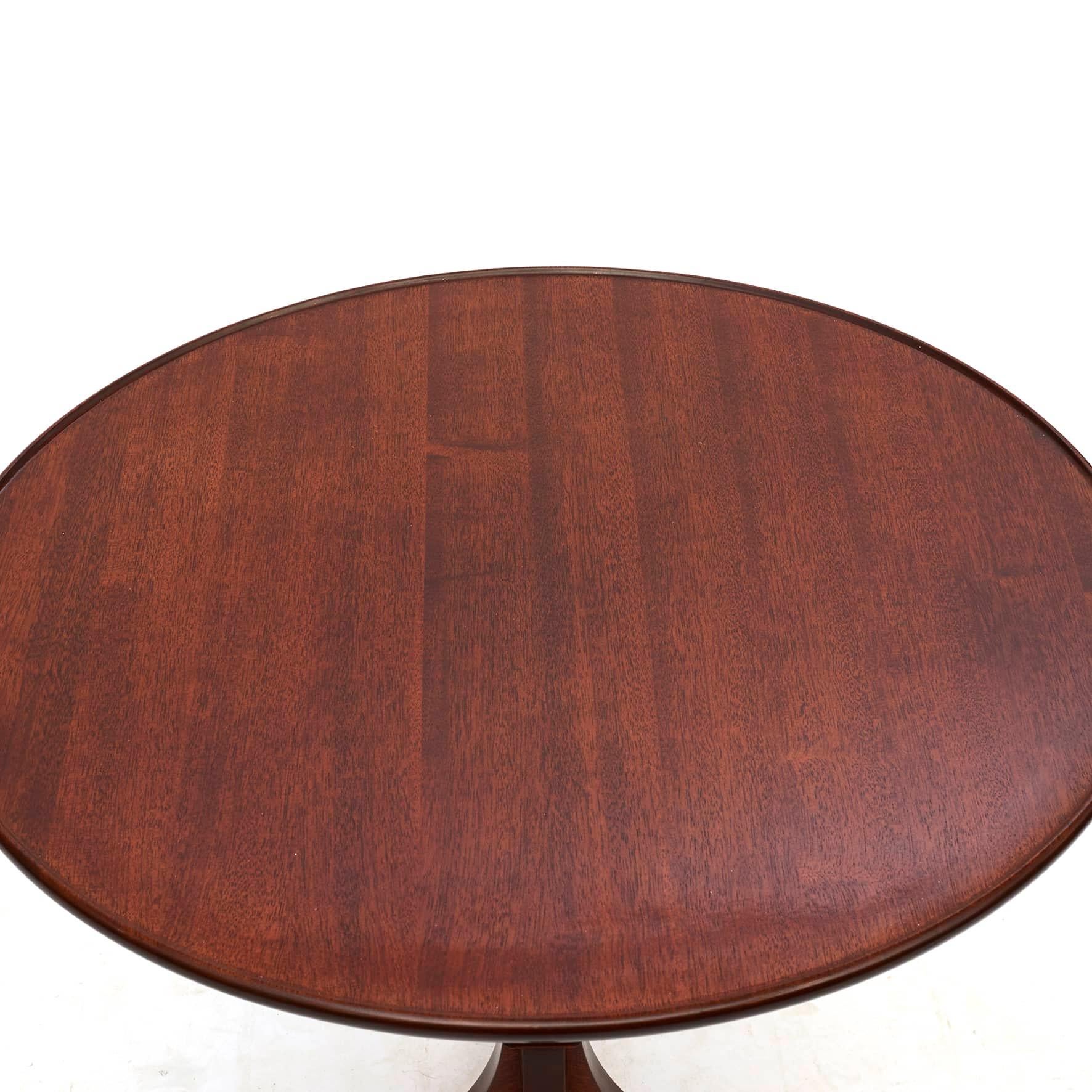 Frits Henningsen mahogany side table.
Circular edged top raised on a clustered stem with four down swept legs.
Designed and produced in the 1940-1950s by cabinetmaker Frits Henningsen at his own workshop.
High quality craftsmanship.