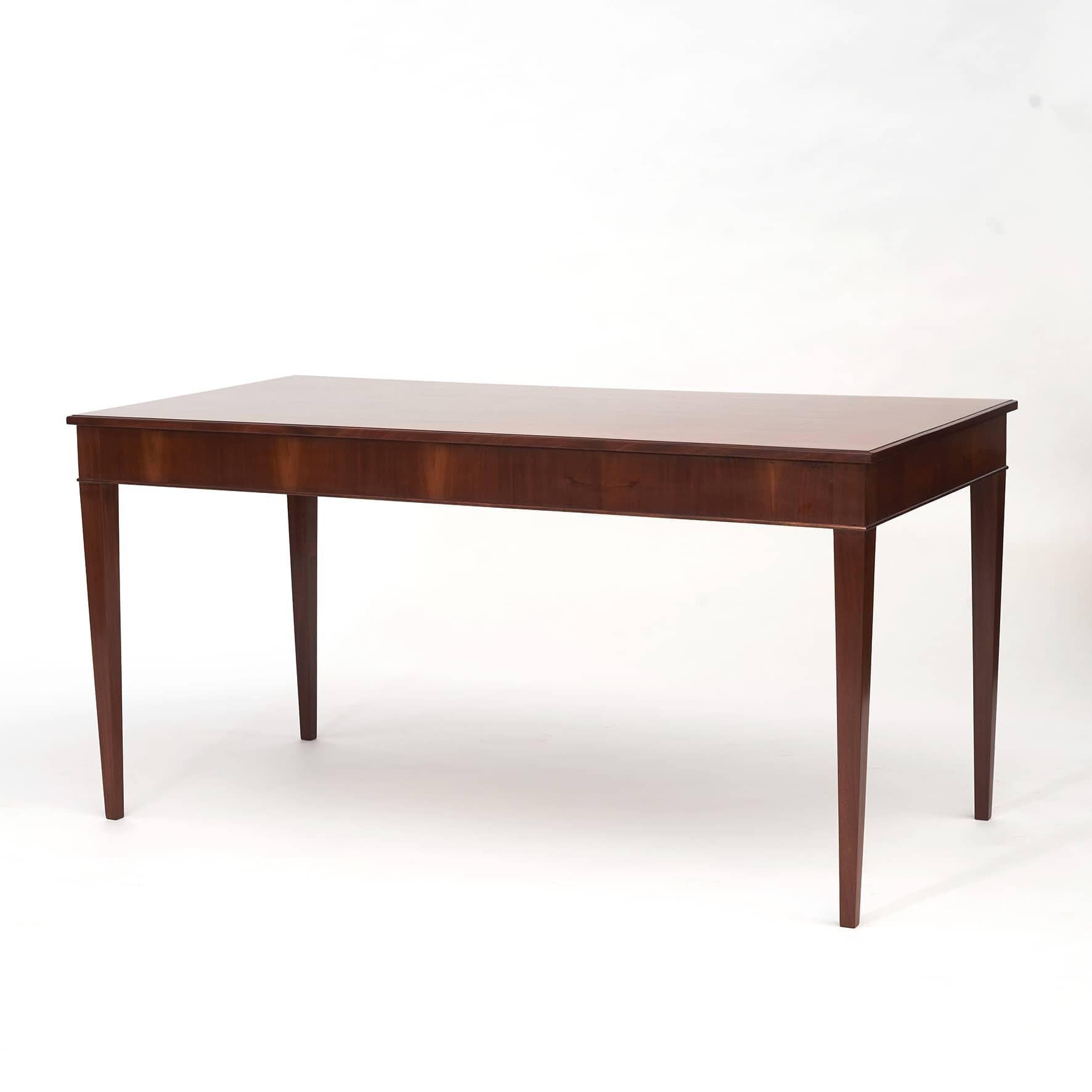 Frits Henningsen, Danish furniture designer and cabinet maker (1889-1965).
Solid mahogany writing table.
Rectangular top with with molded edge above three cock beaded drawers with moulded edge. Raised on elegant square tapered legs. Original key,