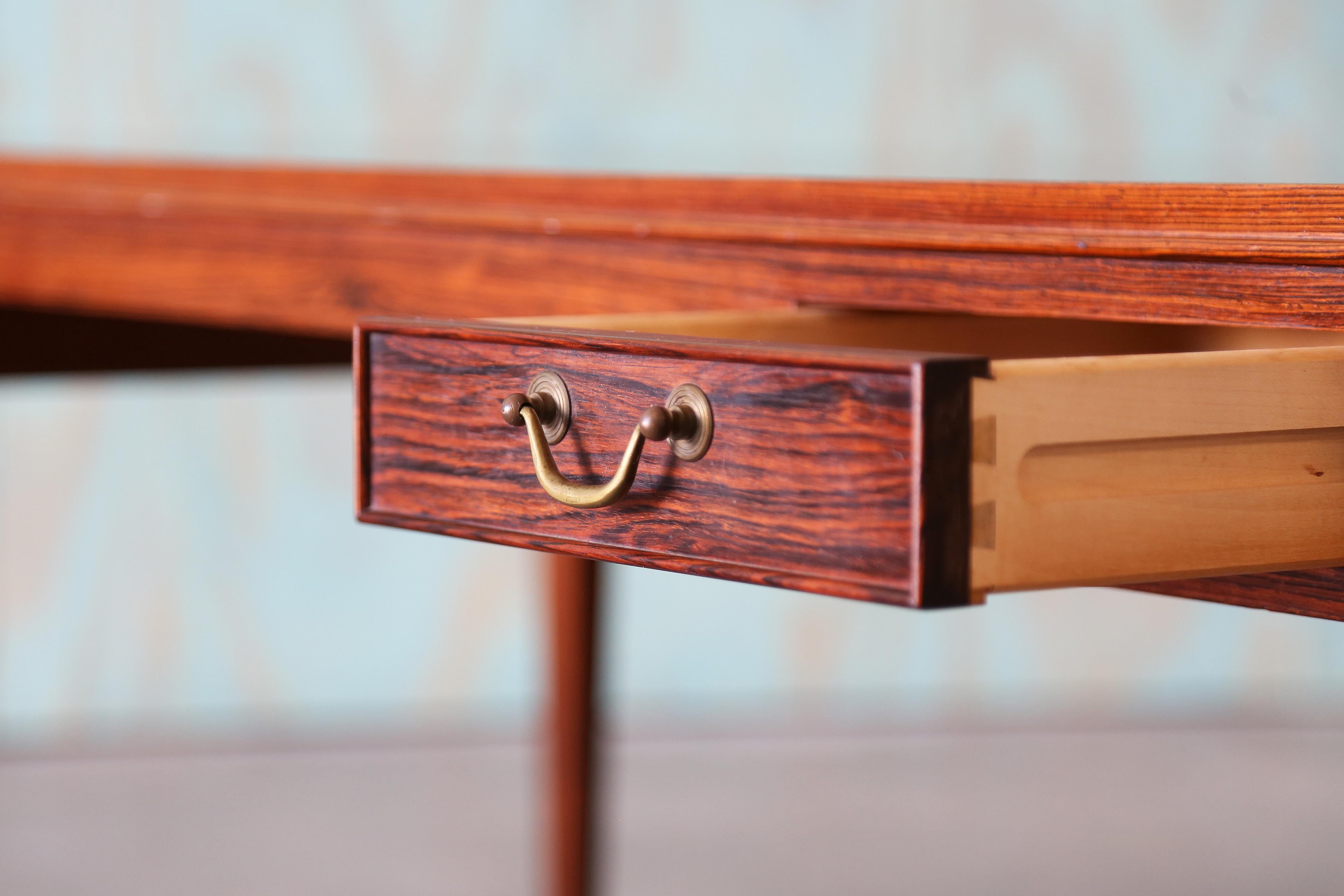 Milieu du XXe siècle Table d'appoint en palissandre de Frits Henningsen, Danemark années 1940 en vente