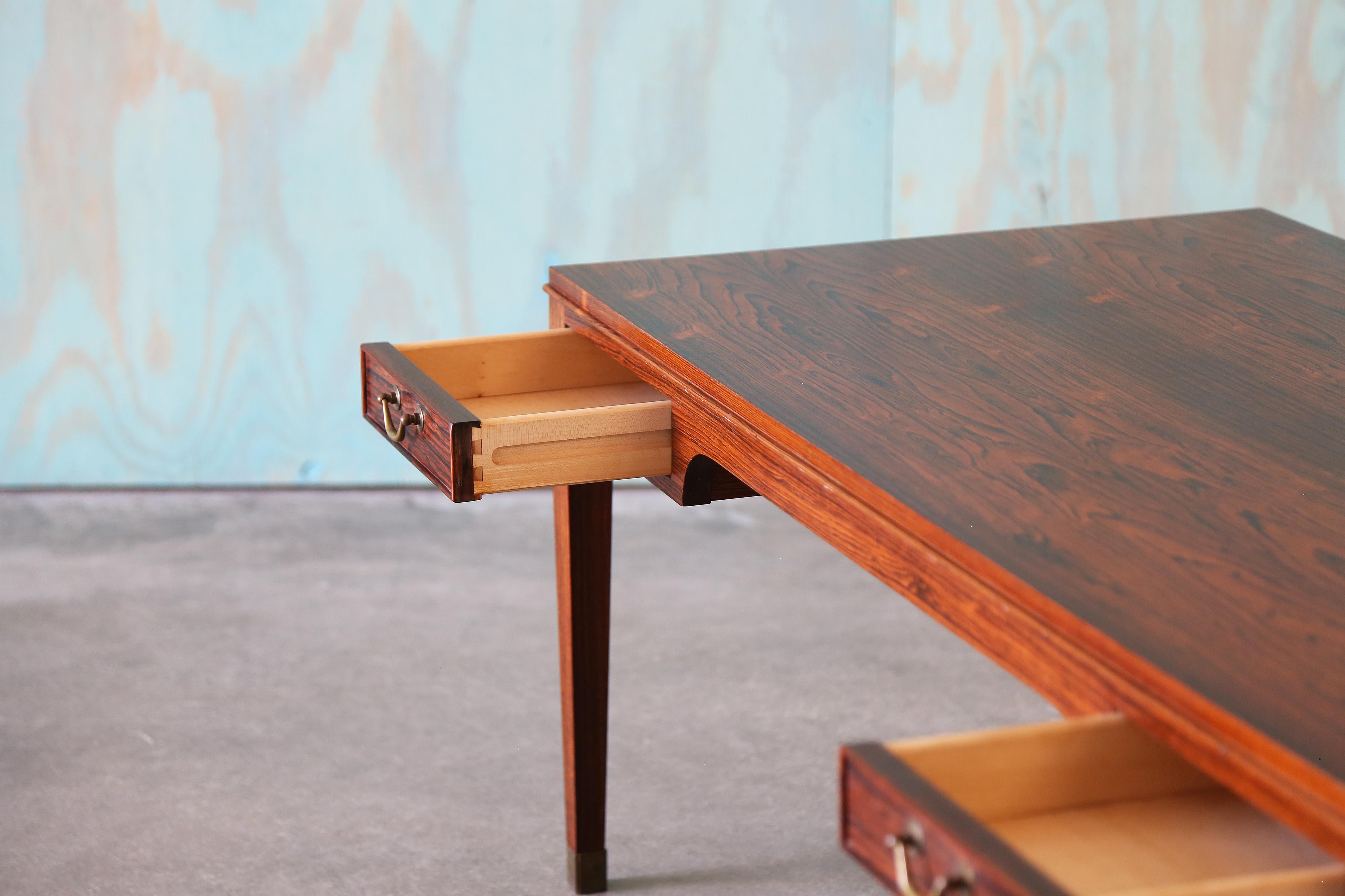 Laiton Table d'appoint en palissandre de Frits Henningsen, Danemark années 1940 en vente