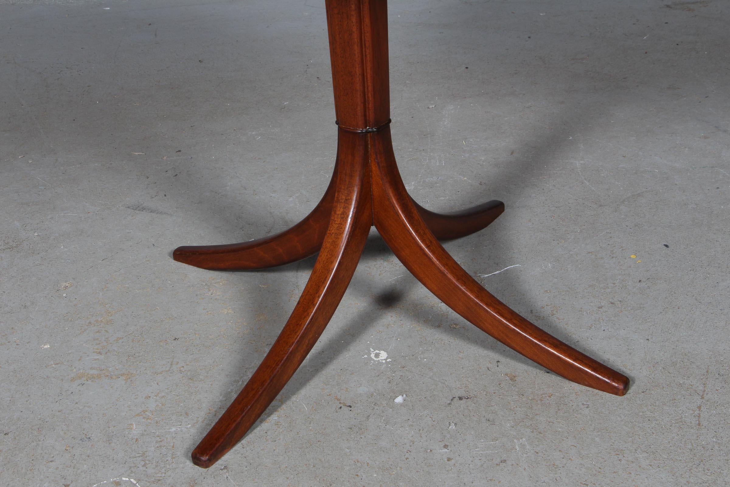Frits Henningsen Round Table in Cuba Mahogany In Excellent Condition In Esbjerg, DK