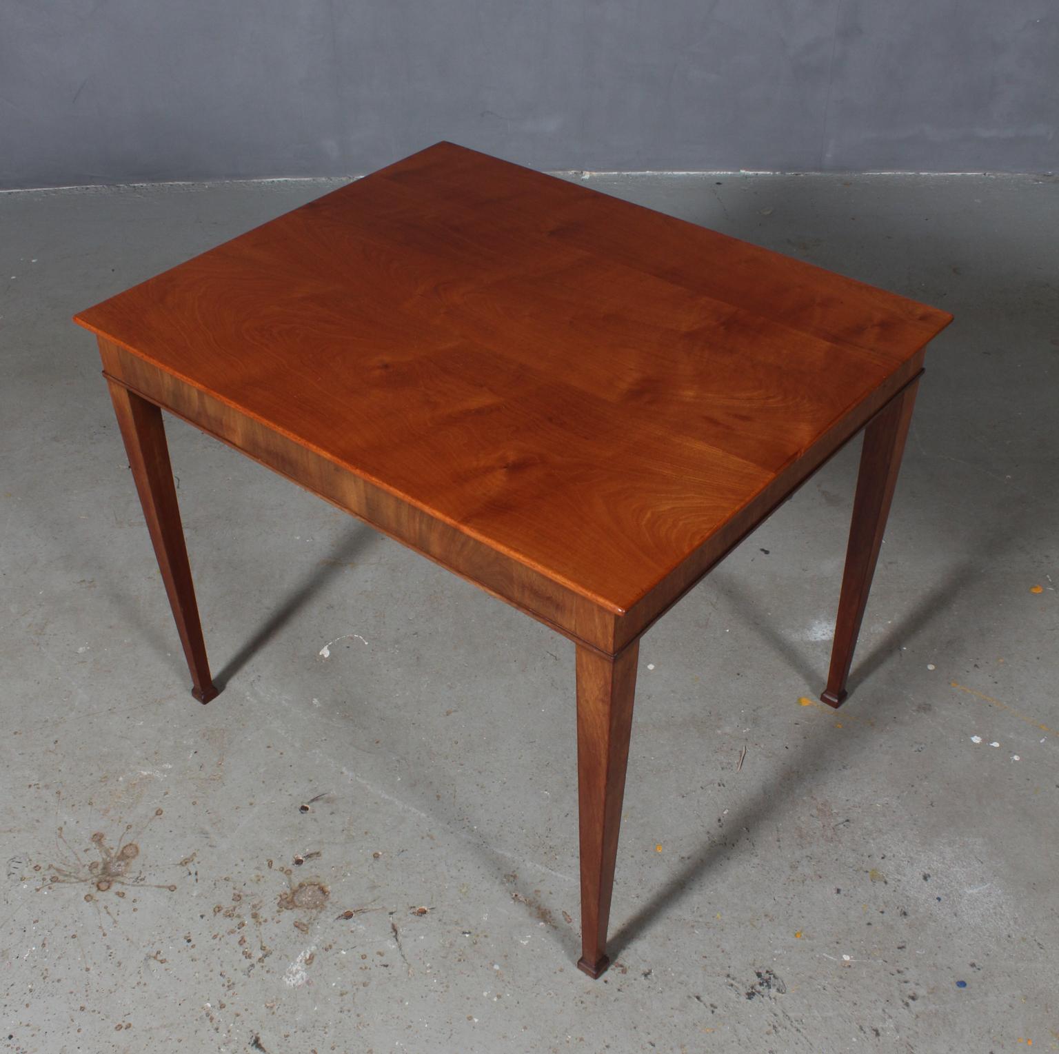 Frits Henningsen side table in Cuba Mahogany.

Designed in the 1930s, made by Frits Henningsen.
 