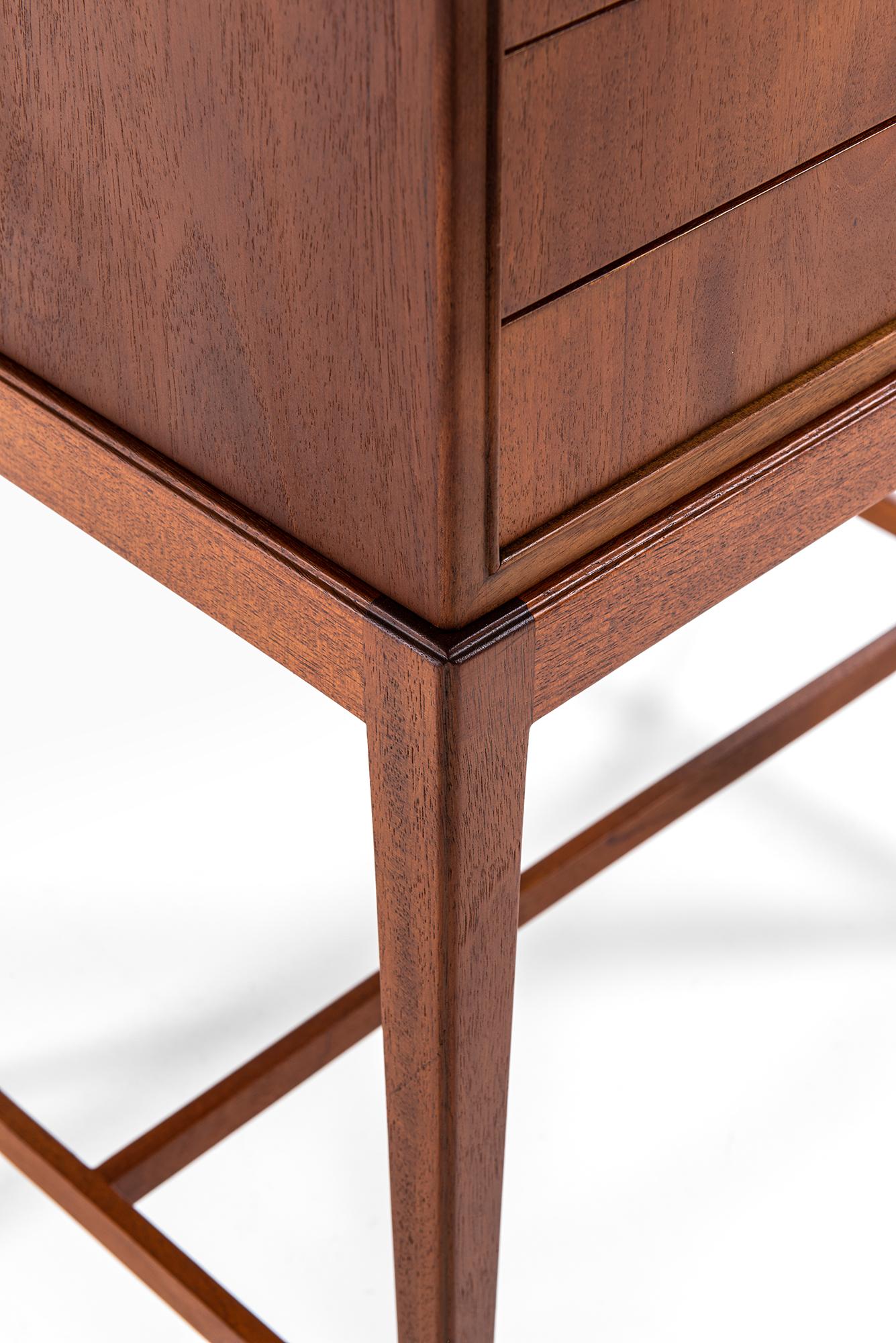 Mid-20th Century Frits Henningsen Side Table in Mahogany and Brass Produced in Denmark