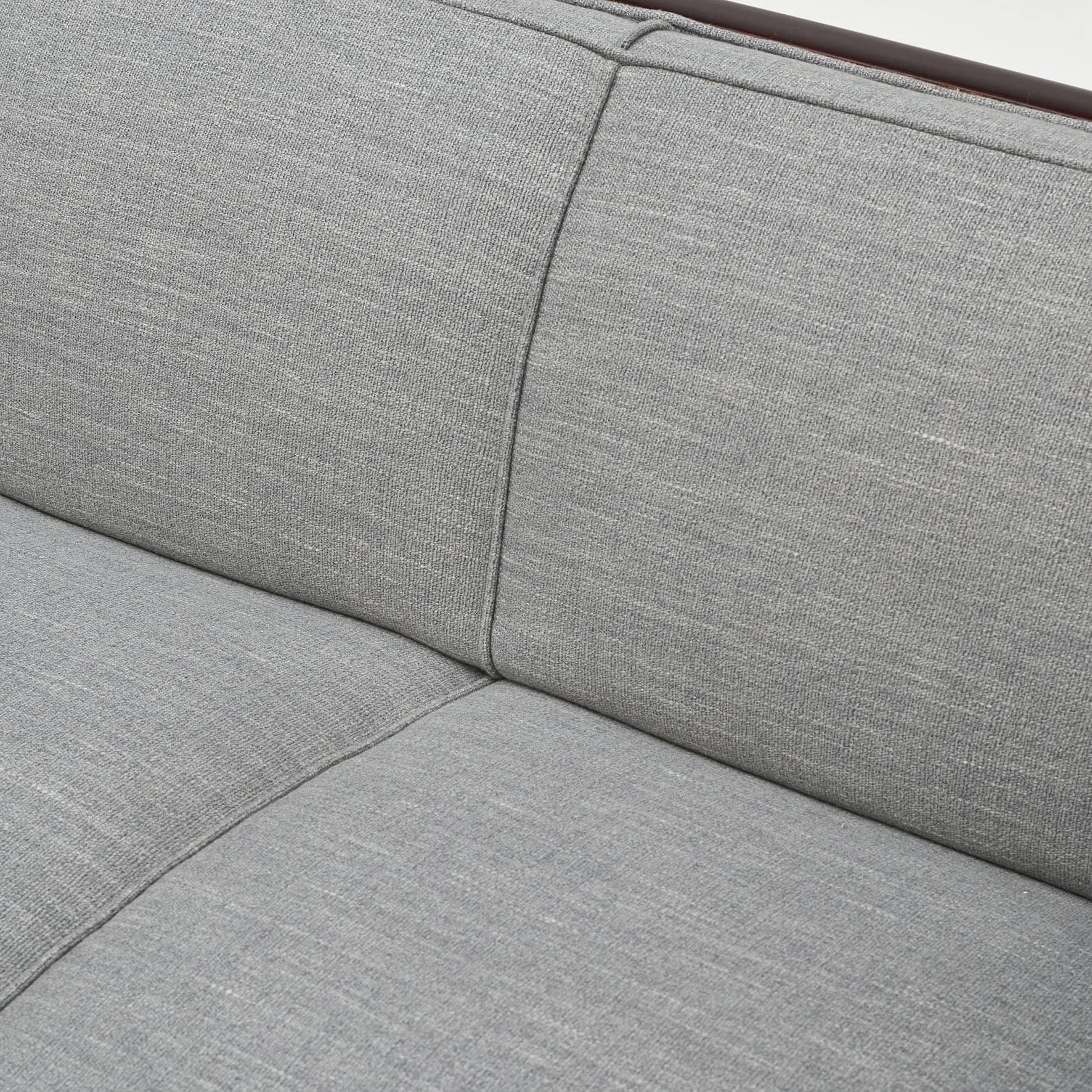 Freistehendes Sofa aus Mahagoni und  Woll-Leinenstoff von Frits Henningsen (Stoff) im Angebot