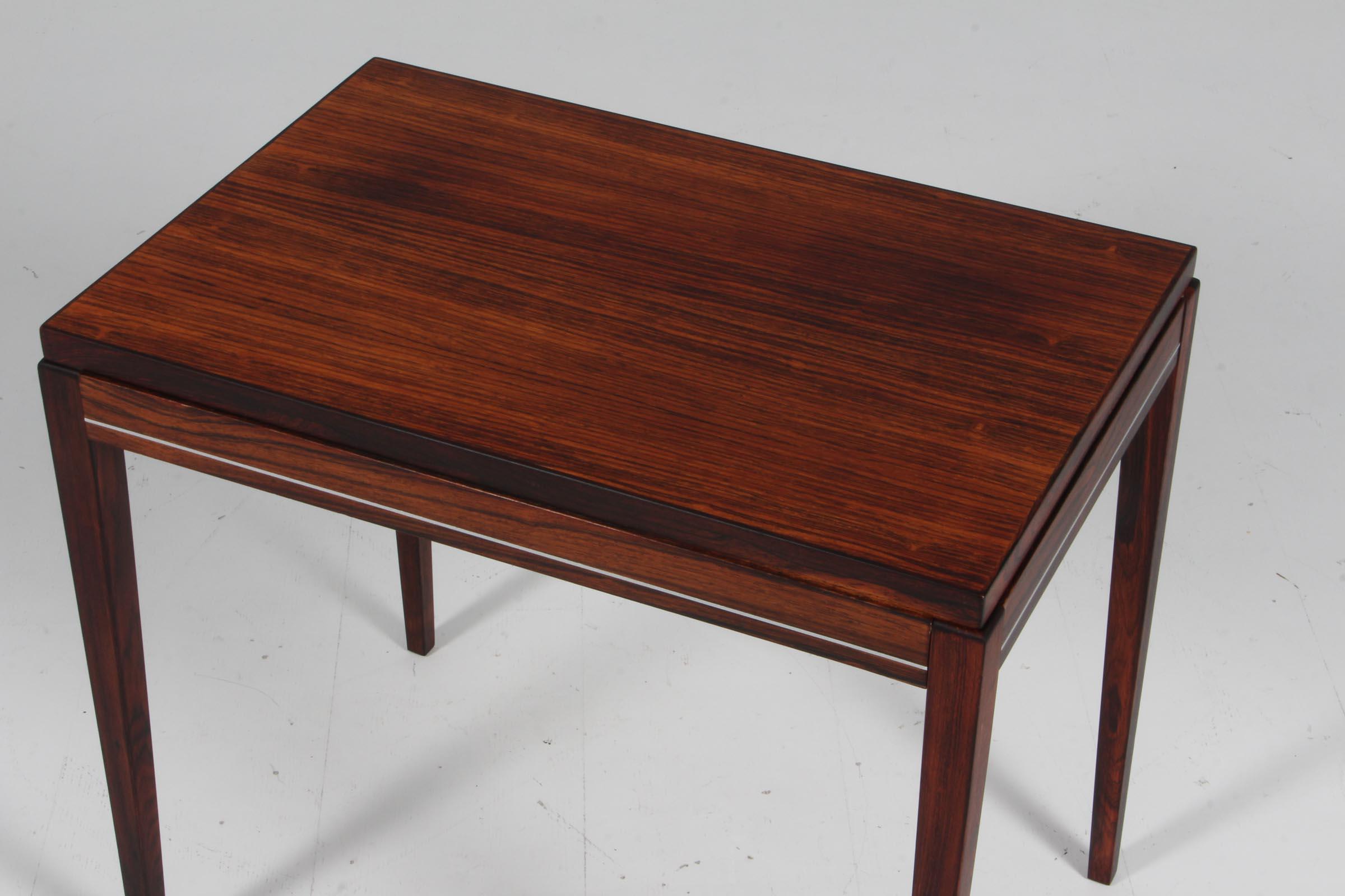 Frits Henningsen sofa table in rosewood, with aluminium details.

Made by Frits Henningsen in the 1950s.