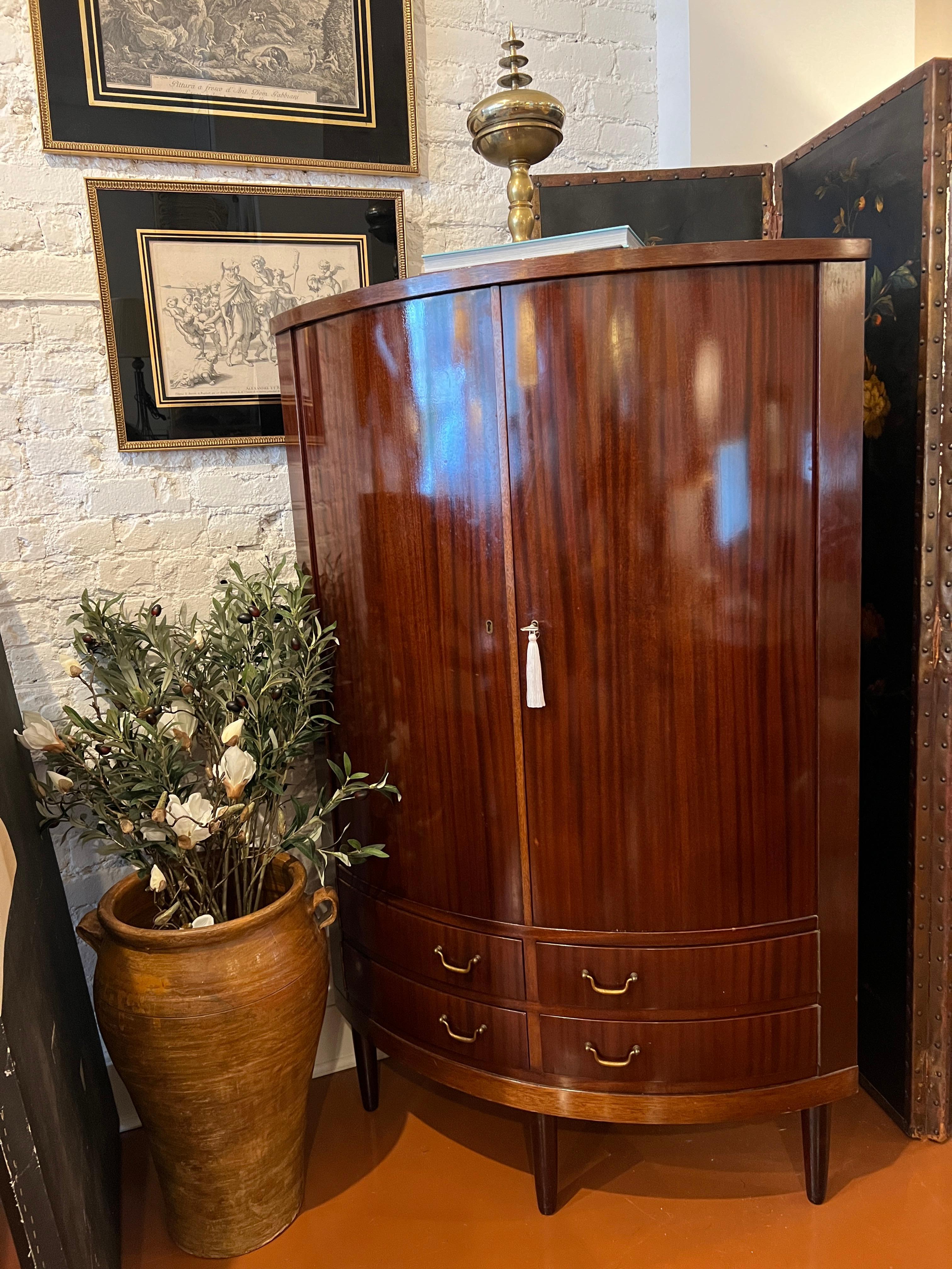 Frits Henningsen-Style Mahogany Corner Cabinet In Good Condition For Sale In Brooklyn, NY