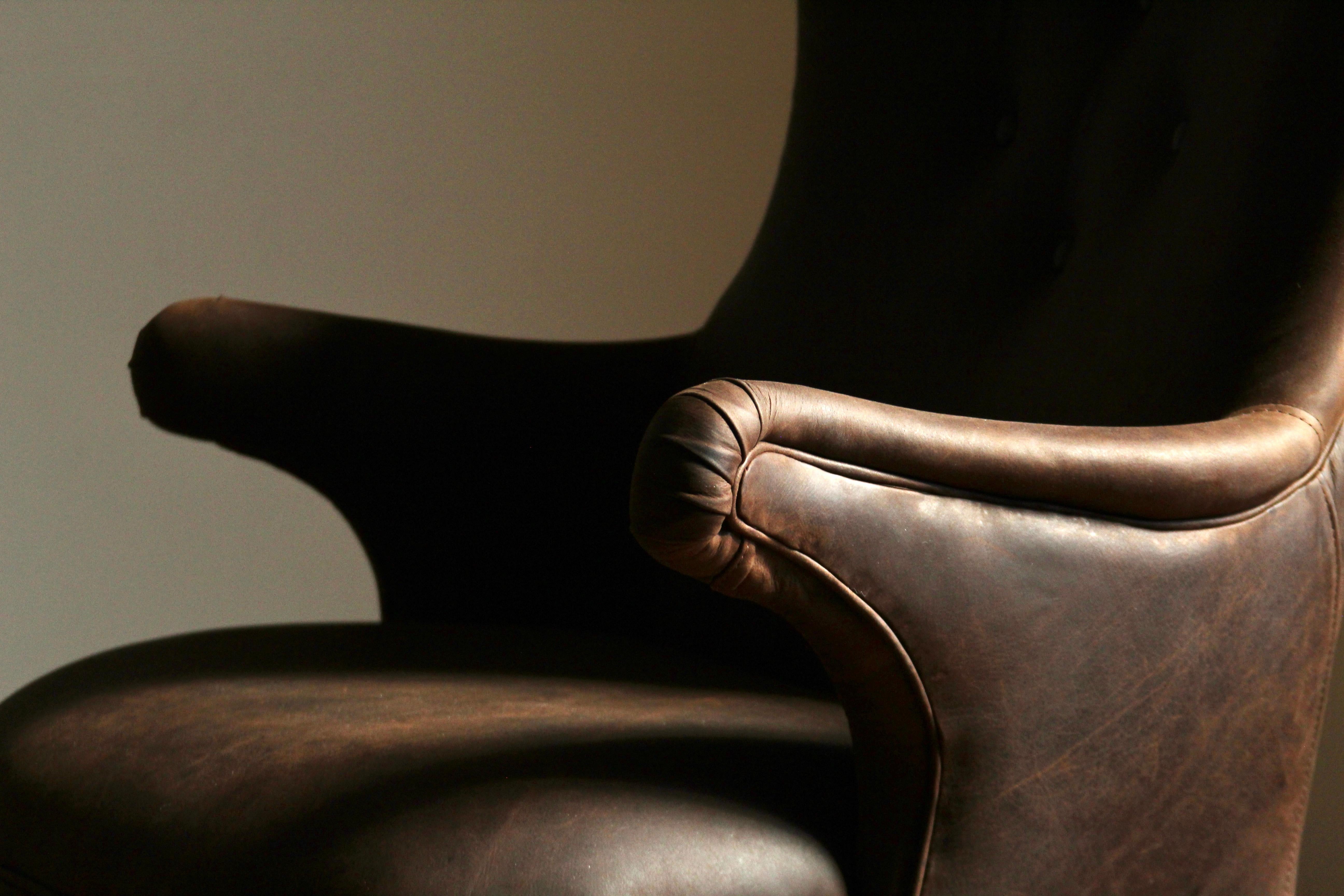 Chaise à dossier en cuir vintage de style Frits Henningsen en vente 9