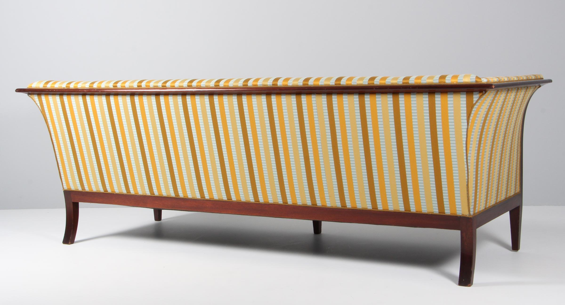 Frits Henningsen three seat sofa upholstered with striped fabric.

Frame of mahogany. 

Made in the 1940s.

