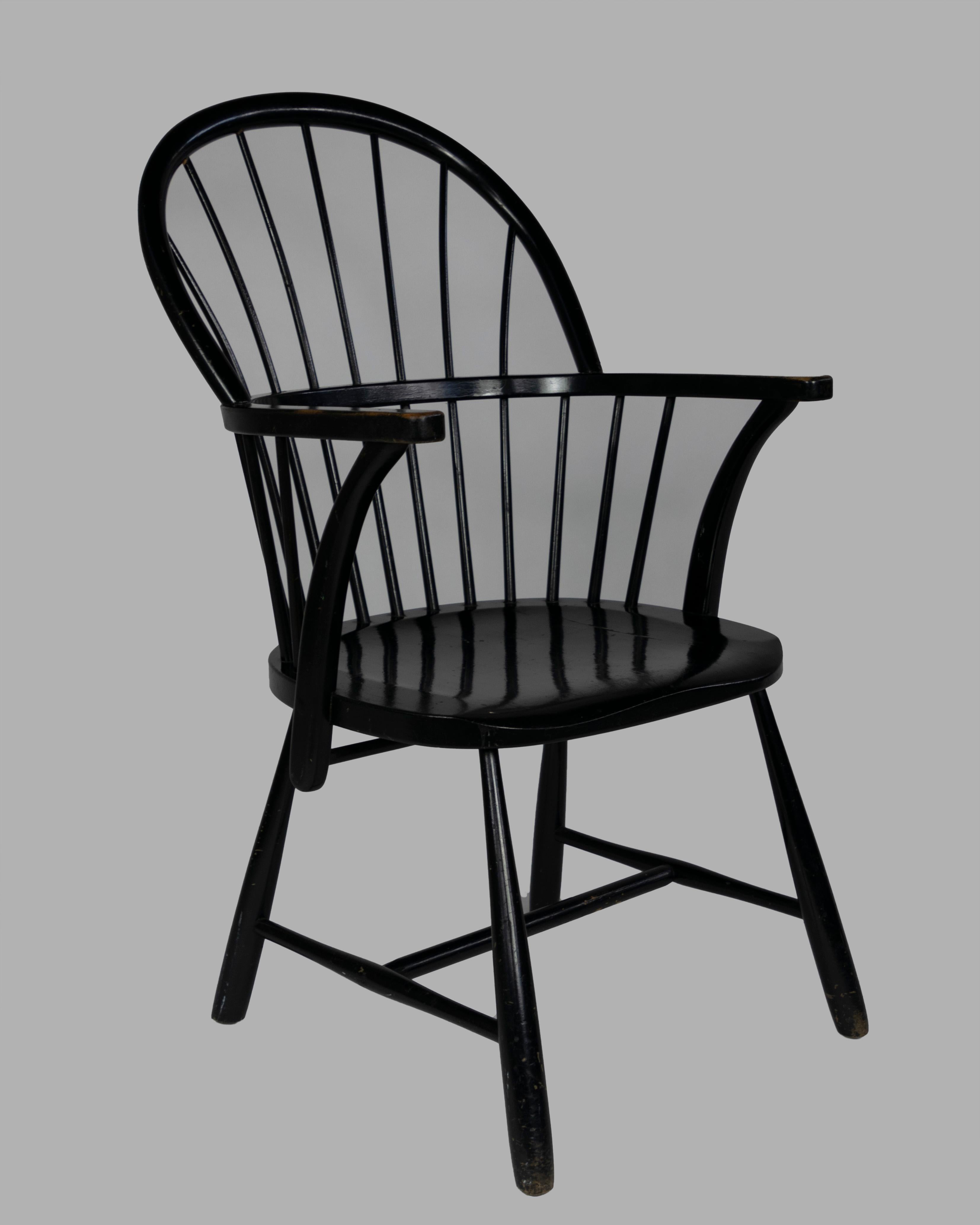 The chair features very skilled craftsmanship by the cabinetmakers with a semi-circular back supported by upright rods, the CH 18A is clearly inspired by the Classic design of the Windsor chair. It is made in solid oak with its straight grain and
