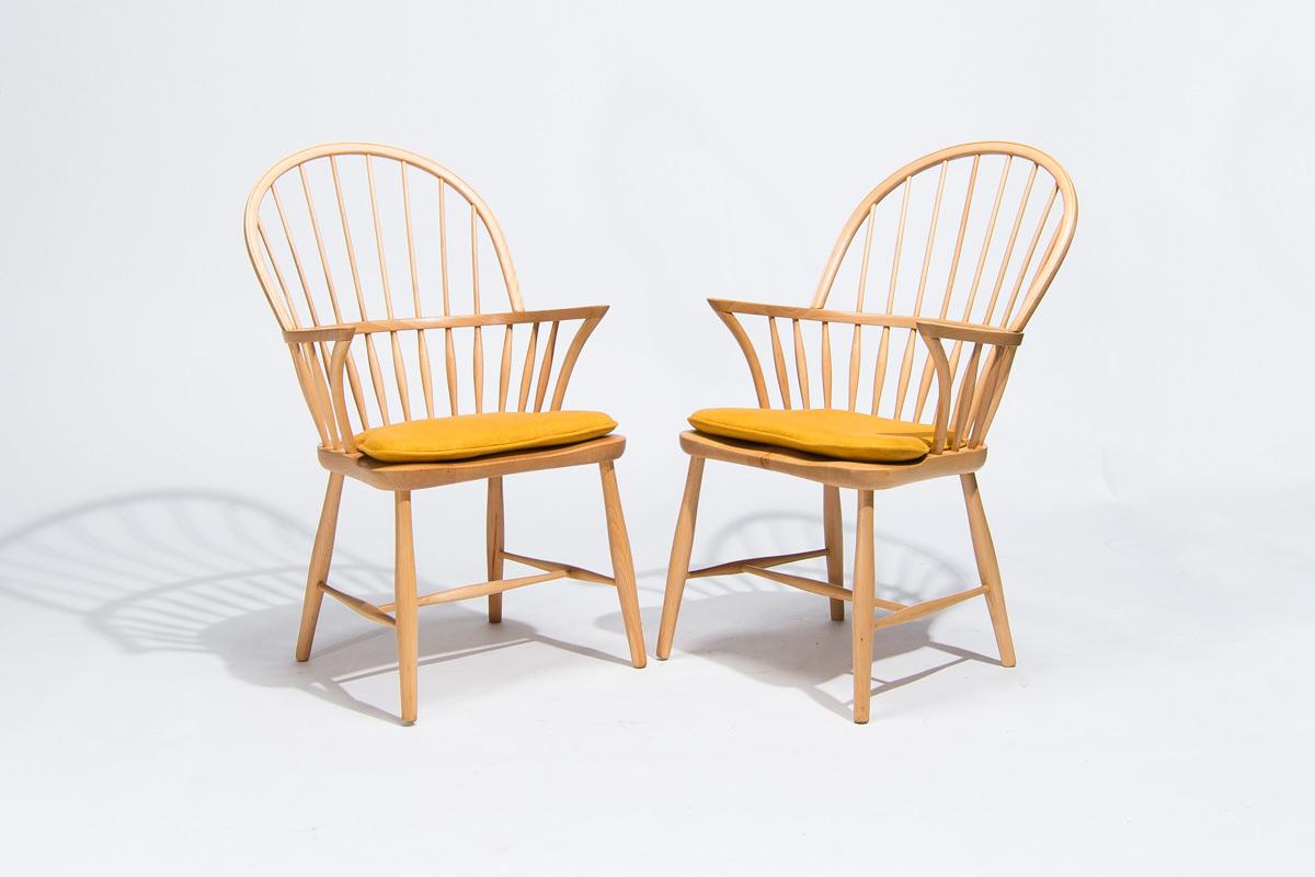 A graceful pair of Frits Henningsen Windsor chairs made by Carl Hansen in beech with new mustard linen cushions, Danish 1950’s. A really lovely design a modern take on a traditional British piece of furniture, given a modern twist by Frits