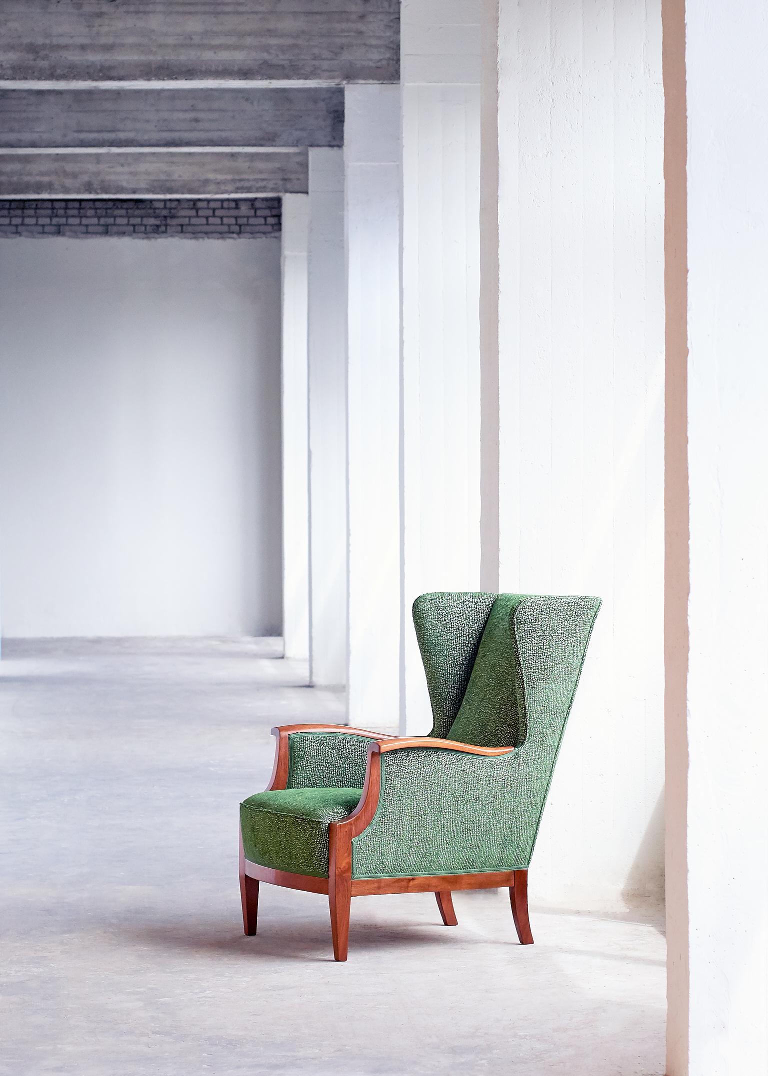 This rare wingback chair was designed and made by Danish cabinetmaker Frits Henningsen in the mid-1930s. The particular model was exhibited at the 1933 exhibition held at the Industriforneningen in Copenhagen.
A striking example of Henningsen's