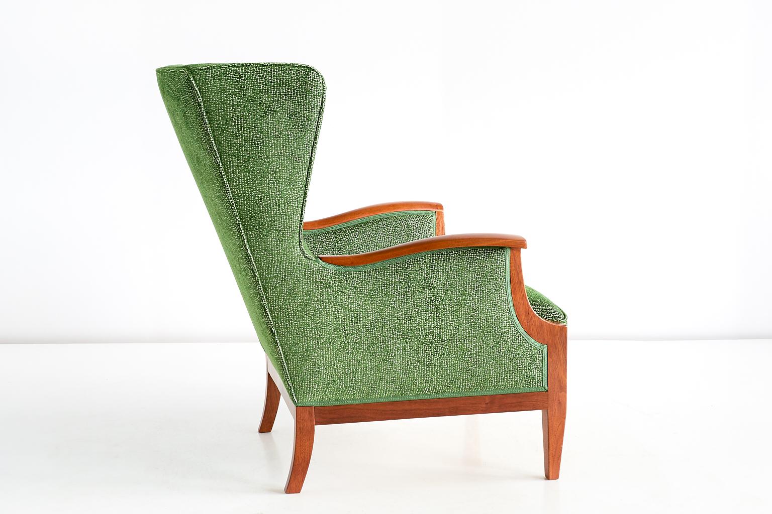 Frits Henningsen Wingback Chair in Walnut and Green Rubelli Fabric, 1930s In Good Condition For Sale In The Hague, NL