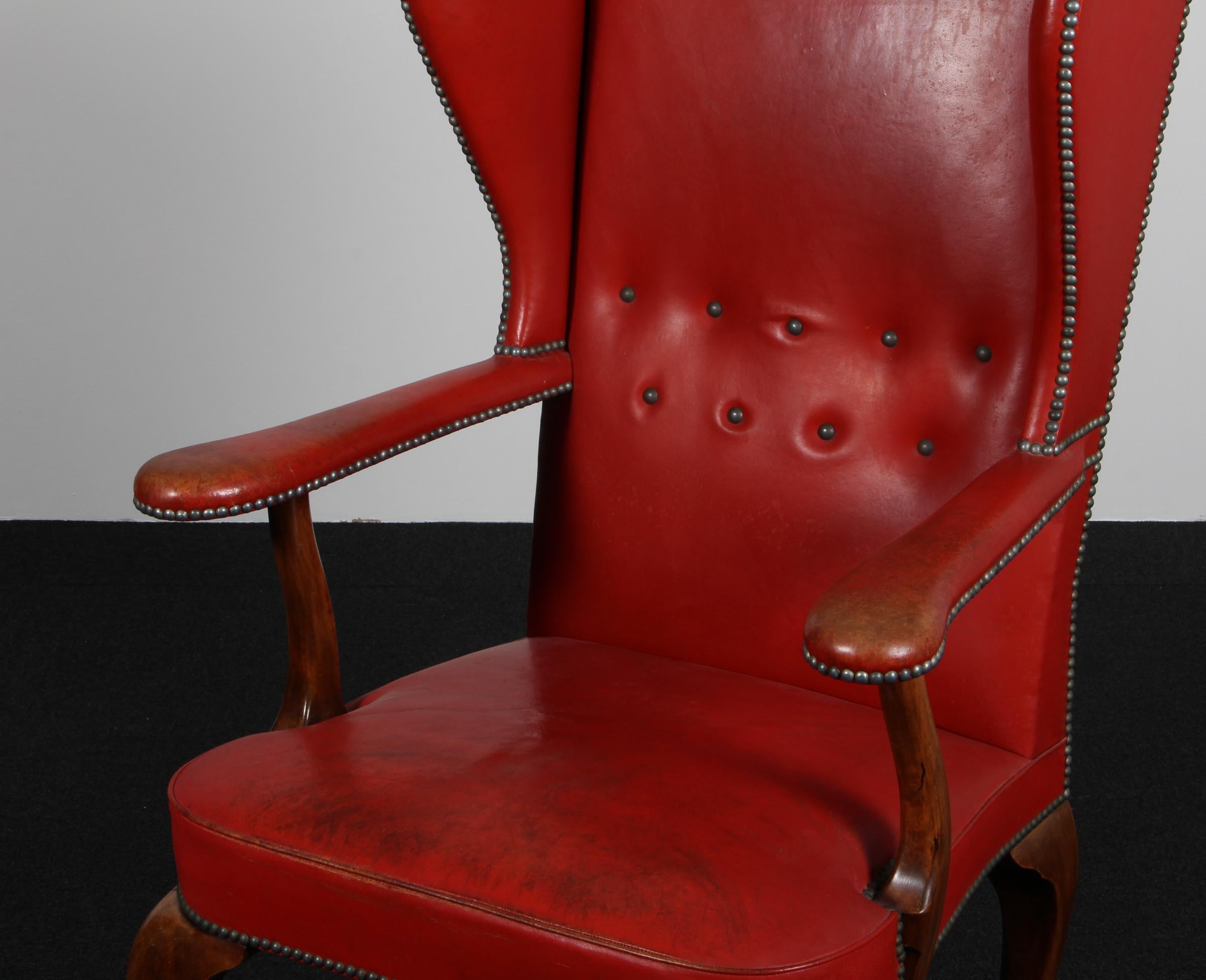 Milieu du XXe siècle Frits Henningsen, chaise à dossier avec cuir rouge patiné d'origine, années 1940 en vente