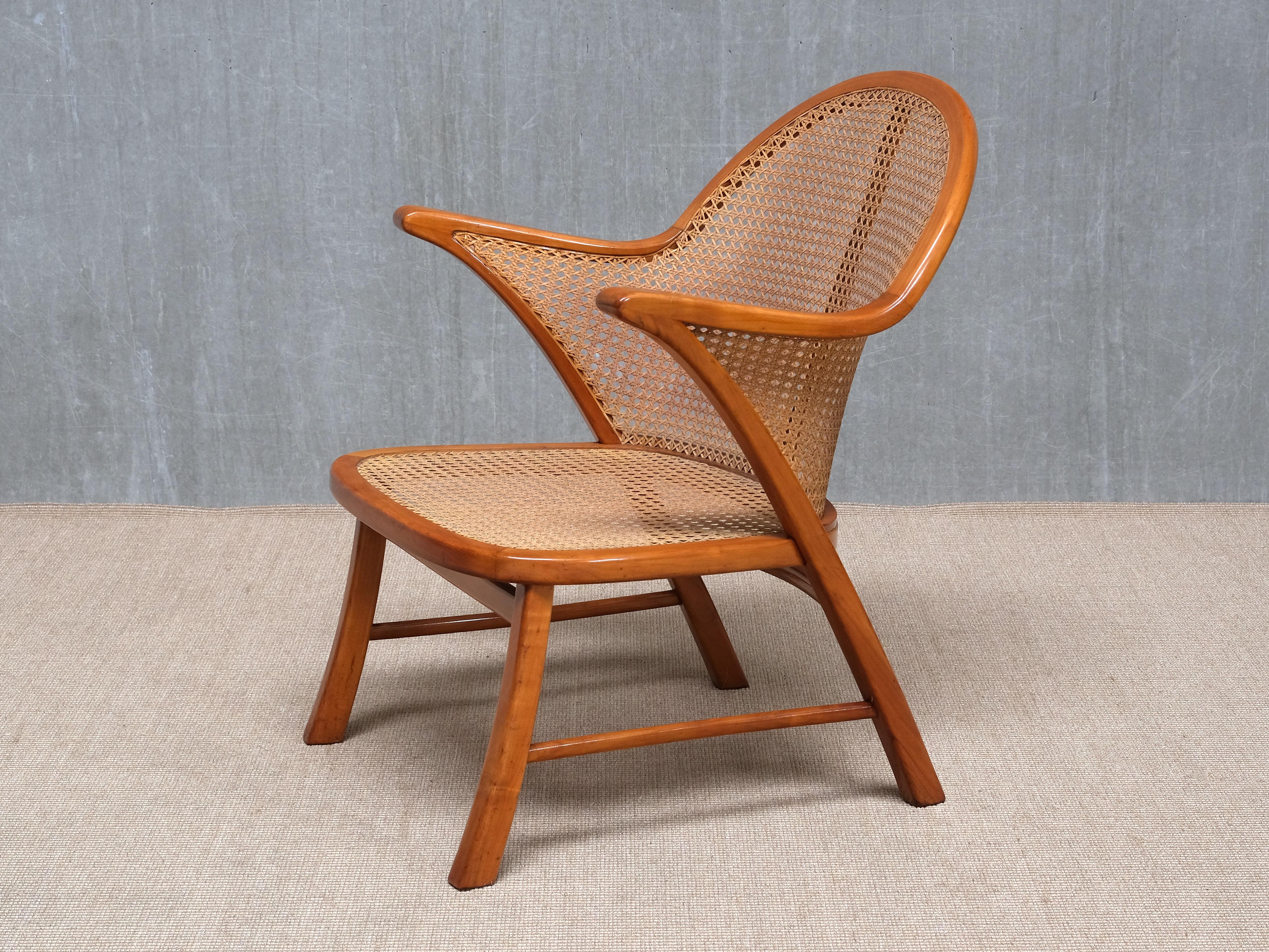 Frits Schlegel Attributed Armchair in Walnut, Cane and Bouclé, Denmark, 1940s en venta 4