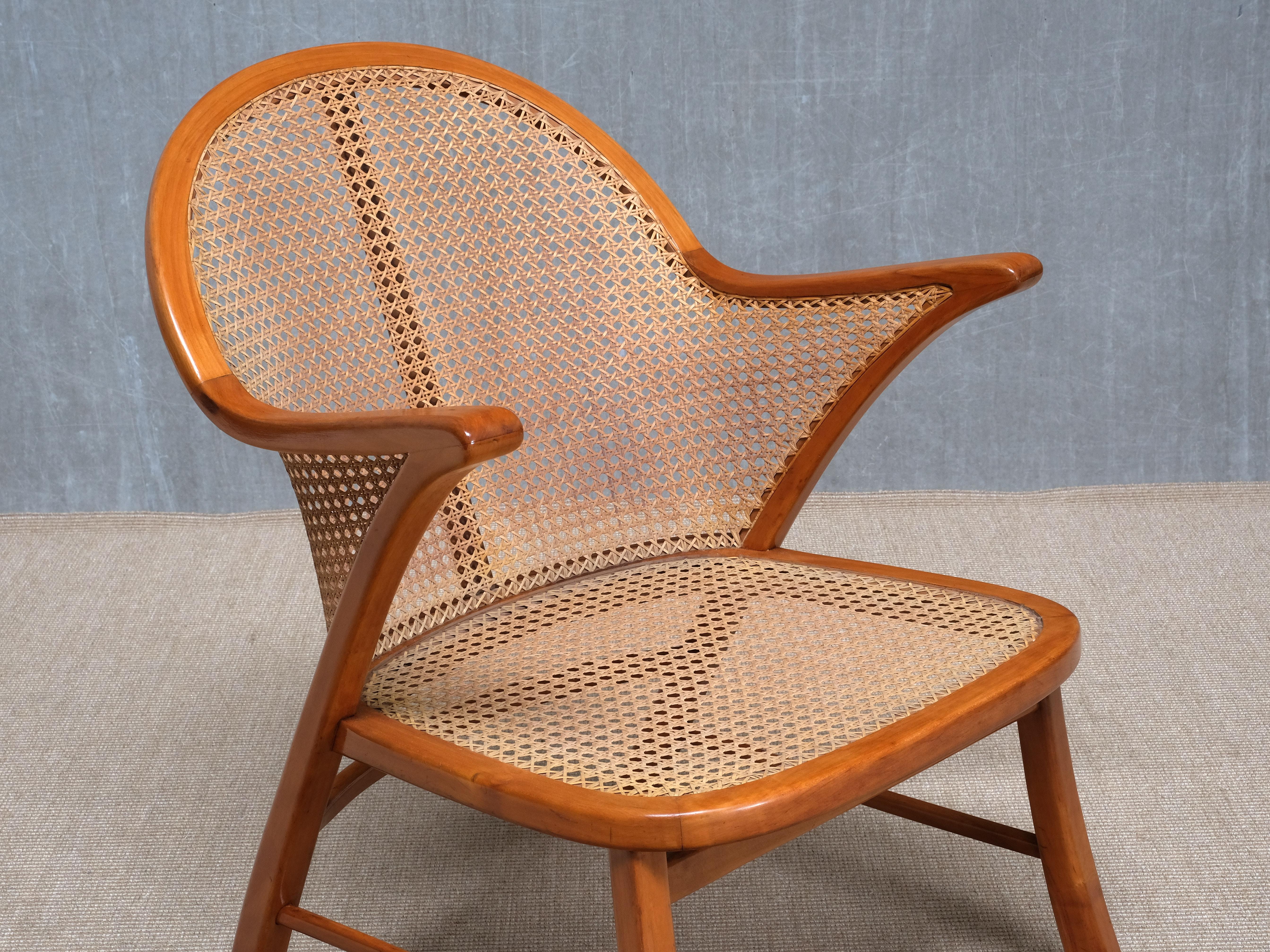 Frits Schlegel Attributed Armchair in Walnut, Cane and Bouclé, Denmark, 1940s en venta 6