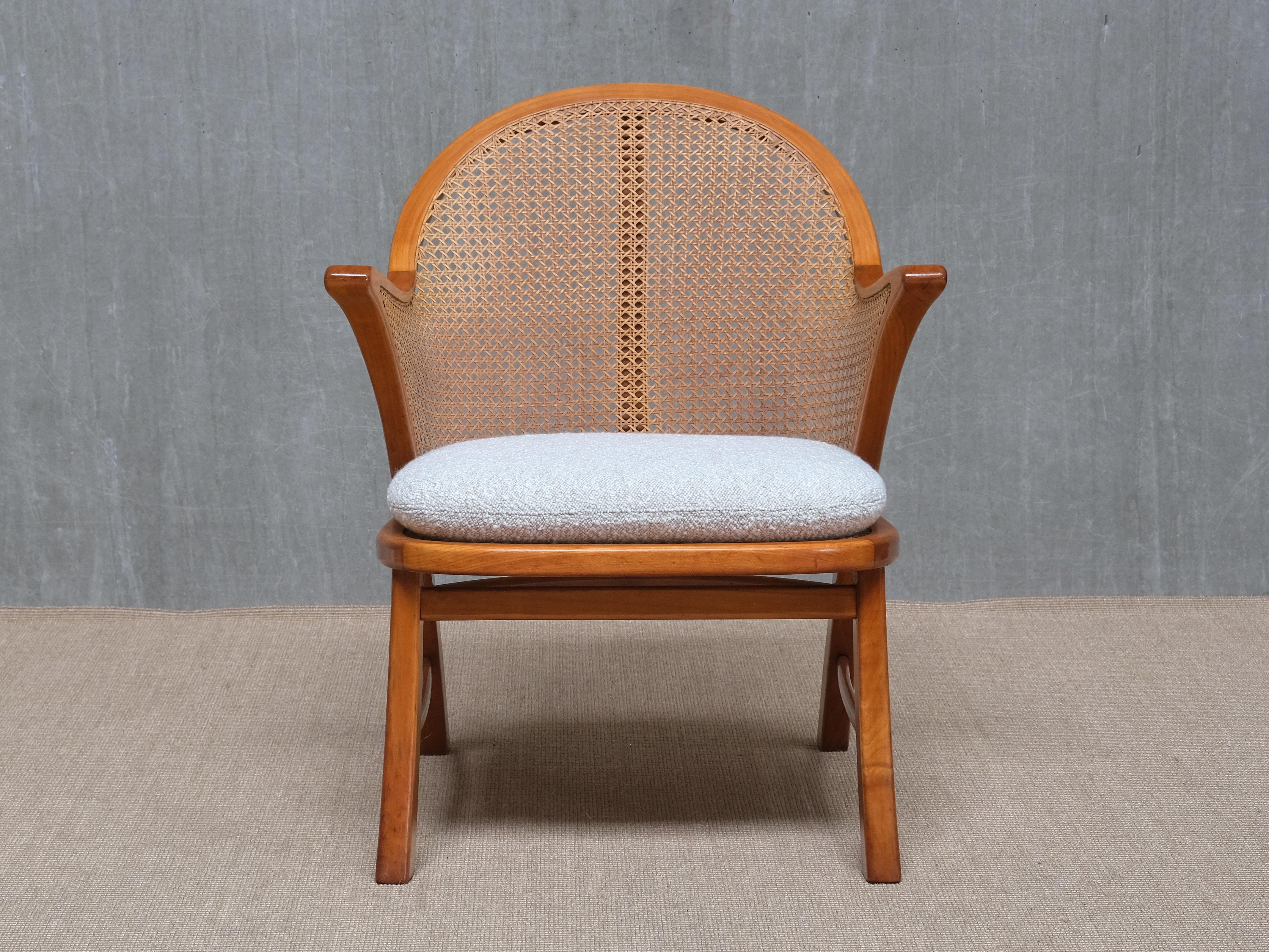 Frits Schlegel Attributed Armchair in Walnut, Cane and Bouclé, Denmark, 1940s Escandinavo moderno en venta