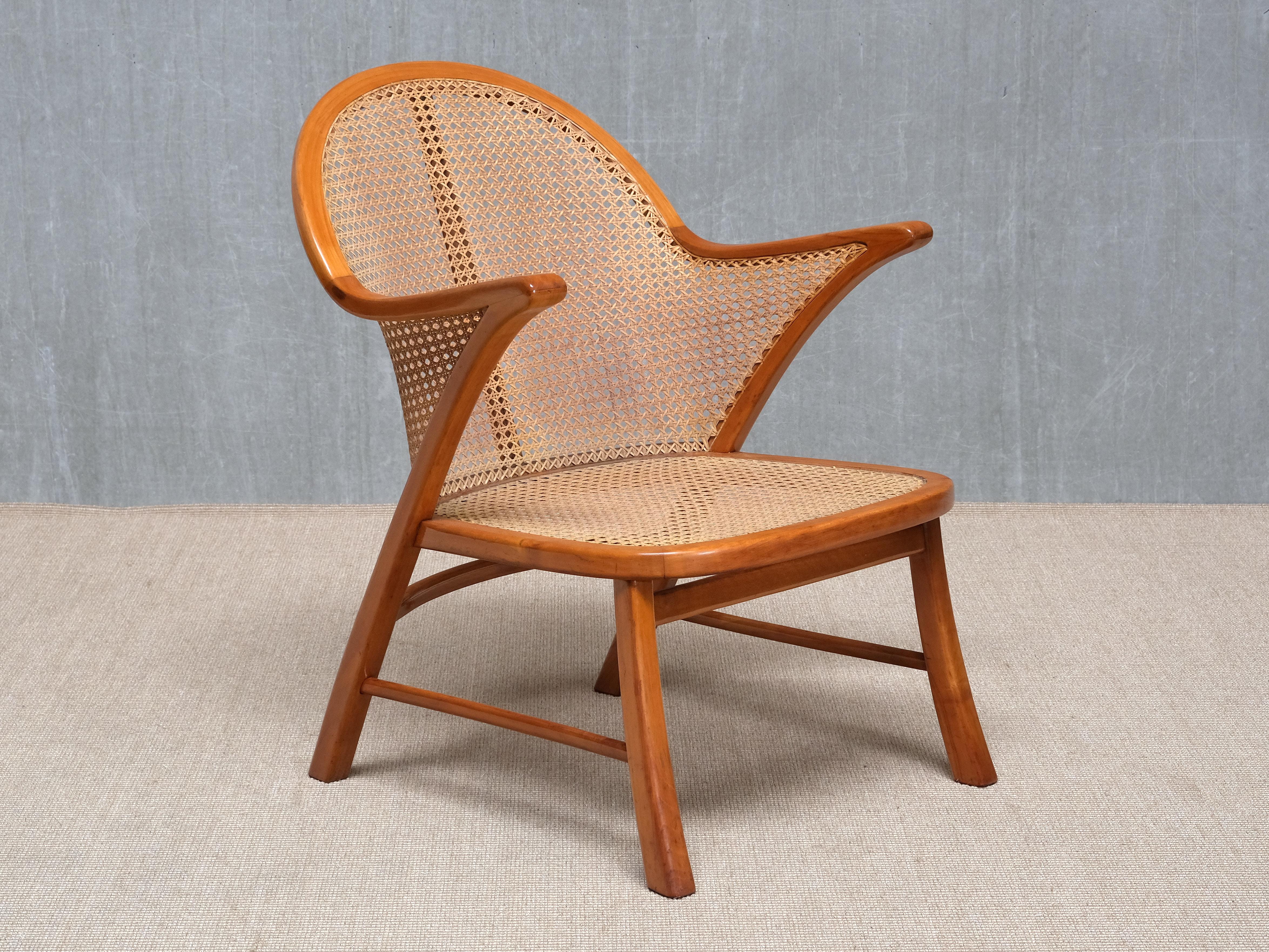Frits Schlegel Attributed Armchair in Walnut, Cane and Bouclé, Denmark, 1940s mediados del siglo XX en venta