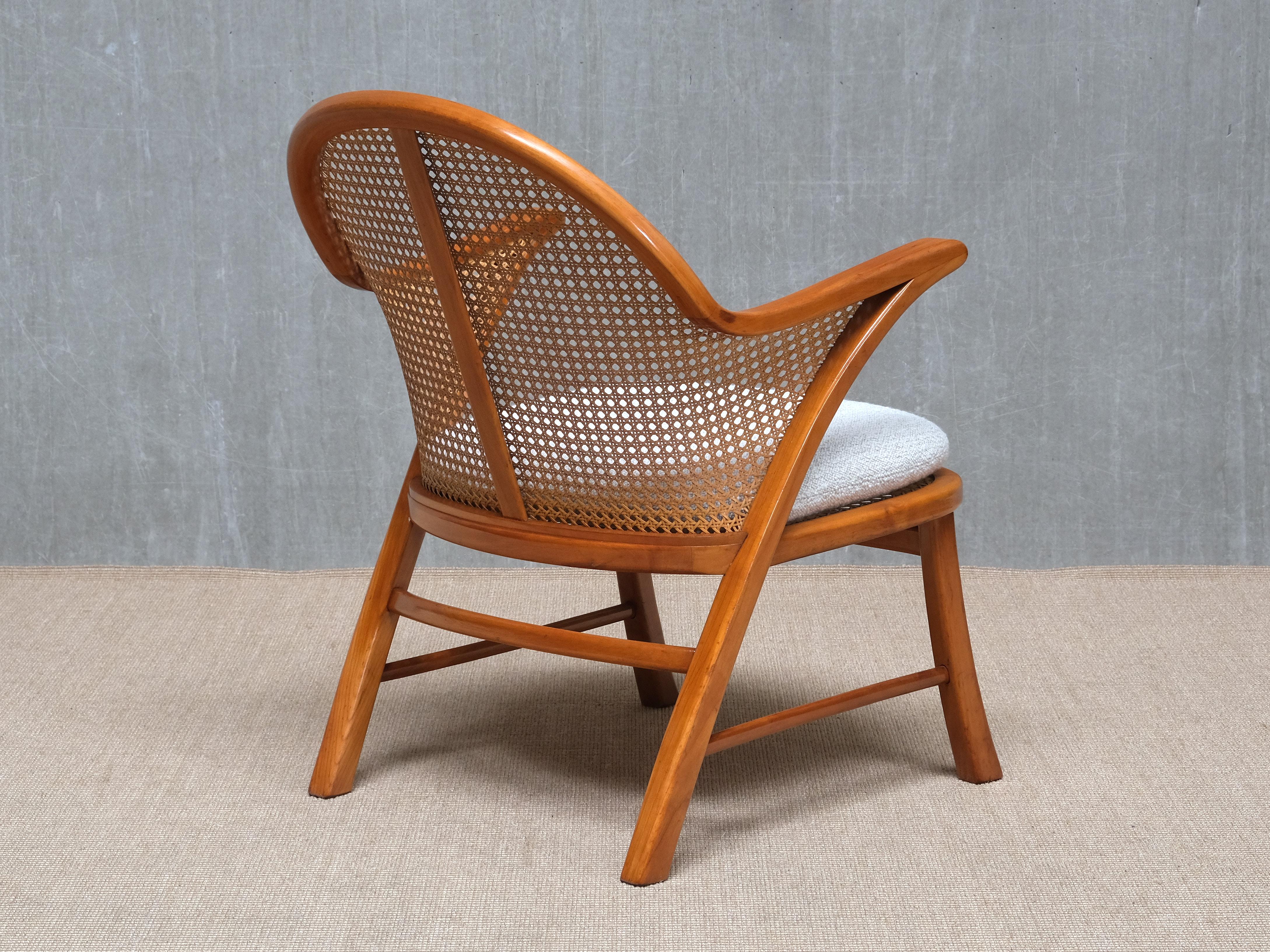 Frits Schlegel Attributed Armchair in Walnut, Cane and Bouclé, Denmark, 1940s en venta 1