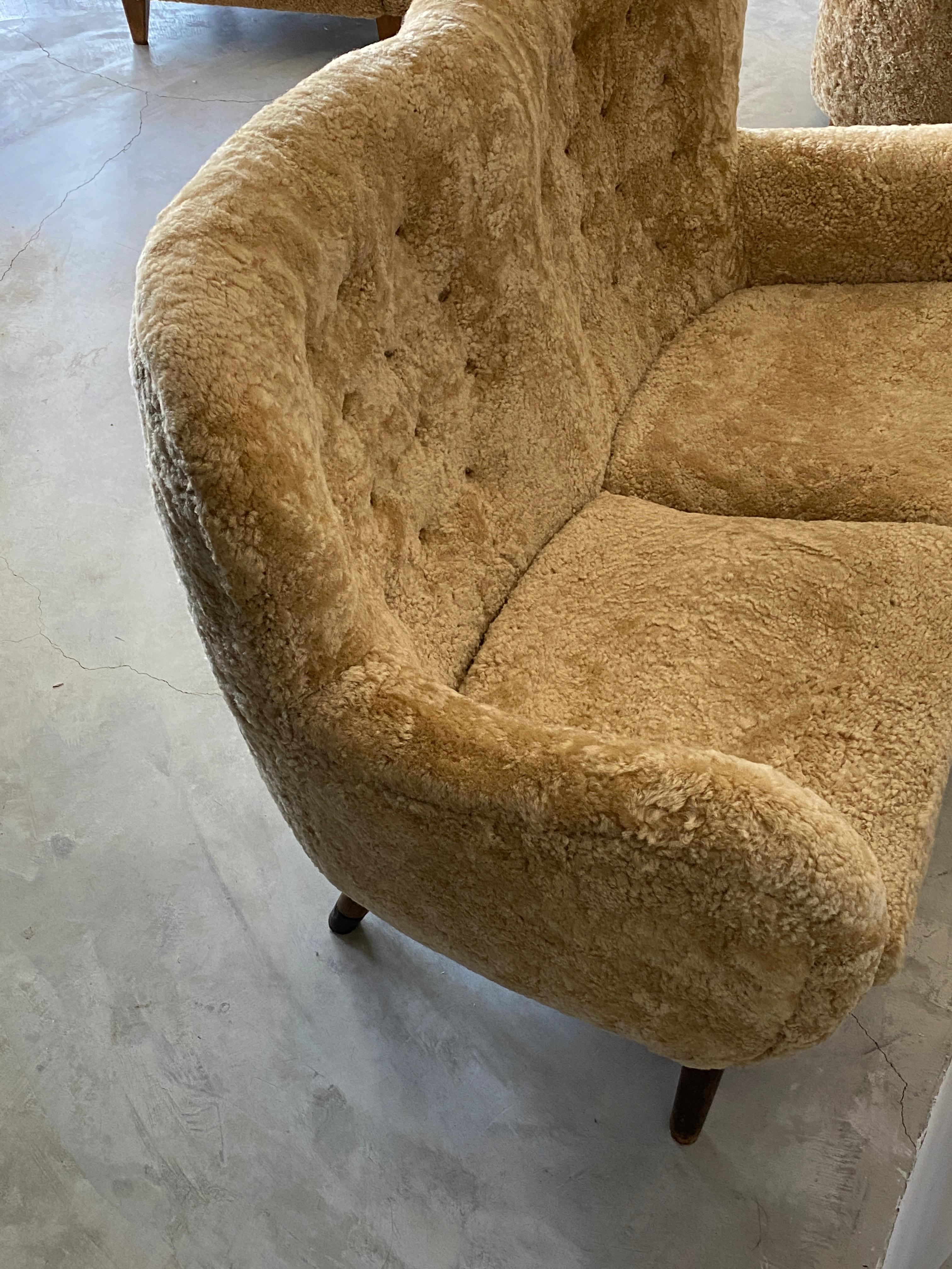 Stained Frits Schlegel 'Attributed', Organic Settee, Beige Lambskin, Denmark circa 1949