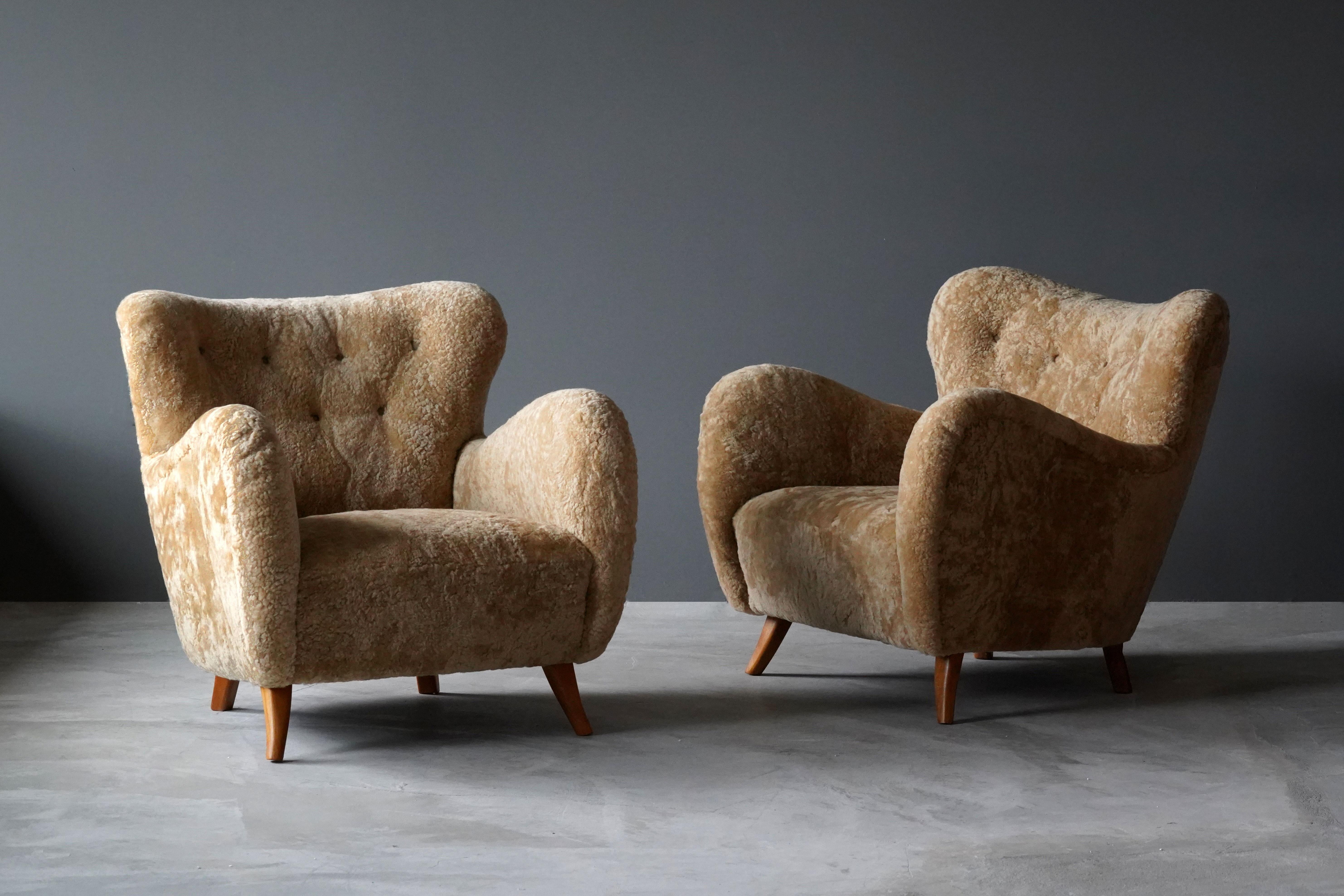 A pair of organic and highly modernist lounge chairs. Produced in Denmark, 1940s. Upholstered in brand new authentic sheepskin. Design attributed to modernist architect Frits Schlegel (Danish 1896-1965)

Other designers working in the organic