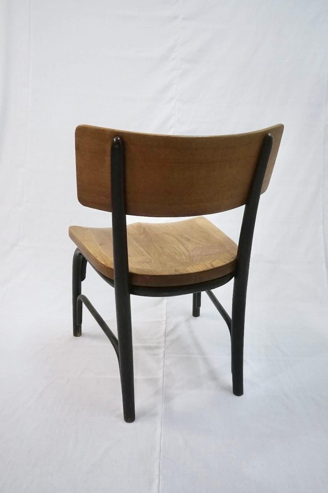 Rare and important Frits Schlegel Husum chair produced by Fritz Hansen in the 1930’s.
The chair is designed by the danish architect Frits Schlegel for the teachers room in the primary school in Husum in the outskirts of Copenhagen, therefore the