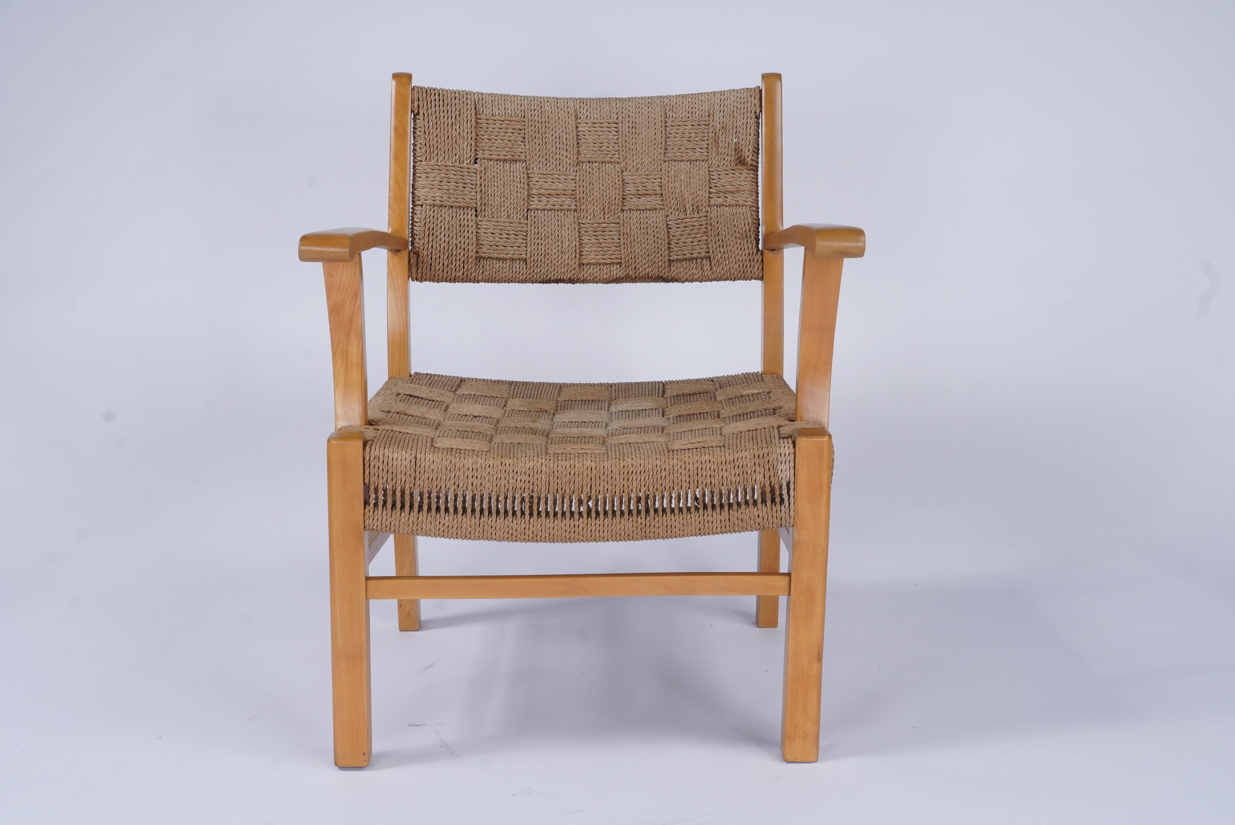 Salon en bois de hêtre Frits Schlegel pour Fritz Hansen avec assise et dossier en jonc de mer tressé. Danemark, années 1940. Ce design scandinave classique fait référence au mouvement Bauhaus antérieur et reste intemporel dans sa forme minimaliste