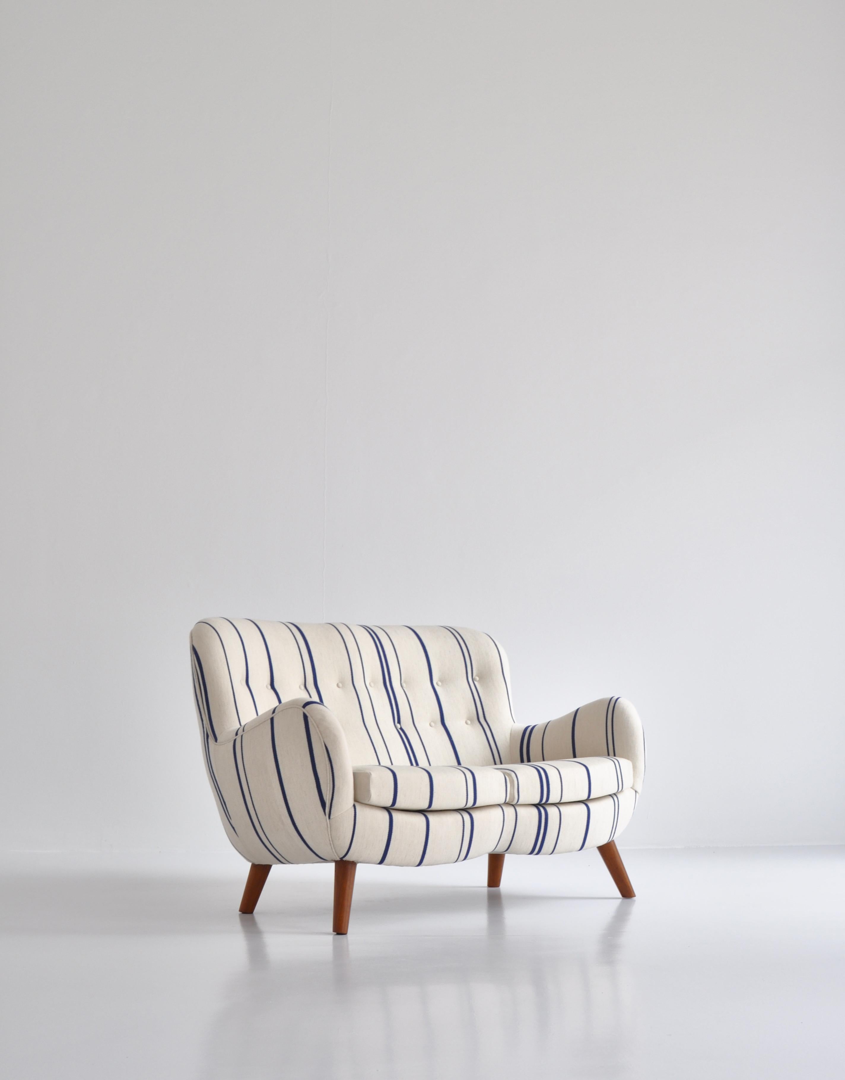 Rare and important sculptural sofa attributed to Frits Schlegel, made in Denmark in the 1940s. Completely refinished and reupholstered in exclusive blue / off-white striped high-quality Savak wool fabric.