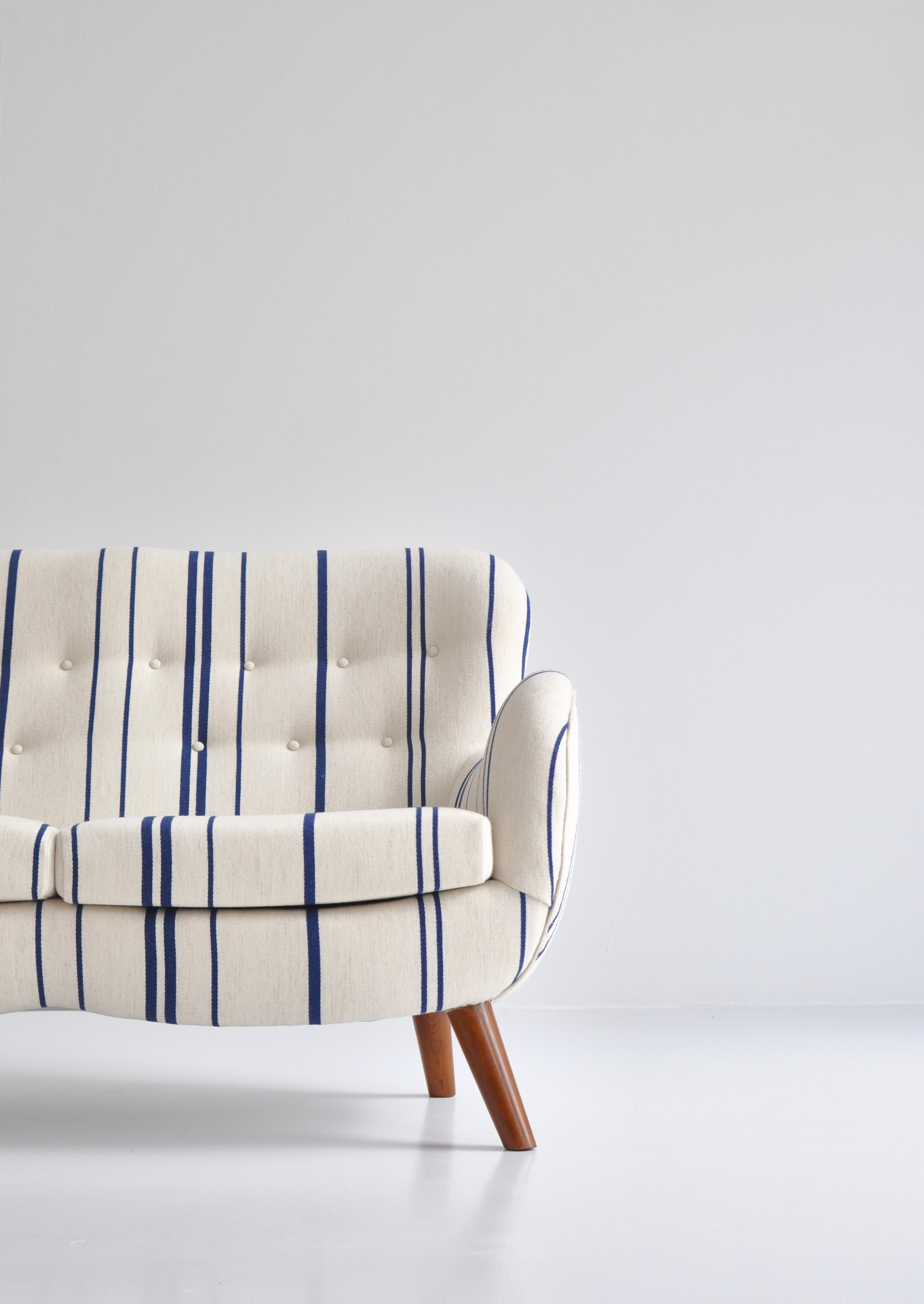 Frits Schlegel Sofa / Settee in Blue Striped Savak Wool, Denmark, 1940s In Good Condition In Odense, DK