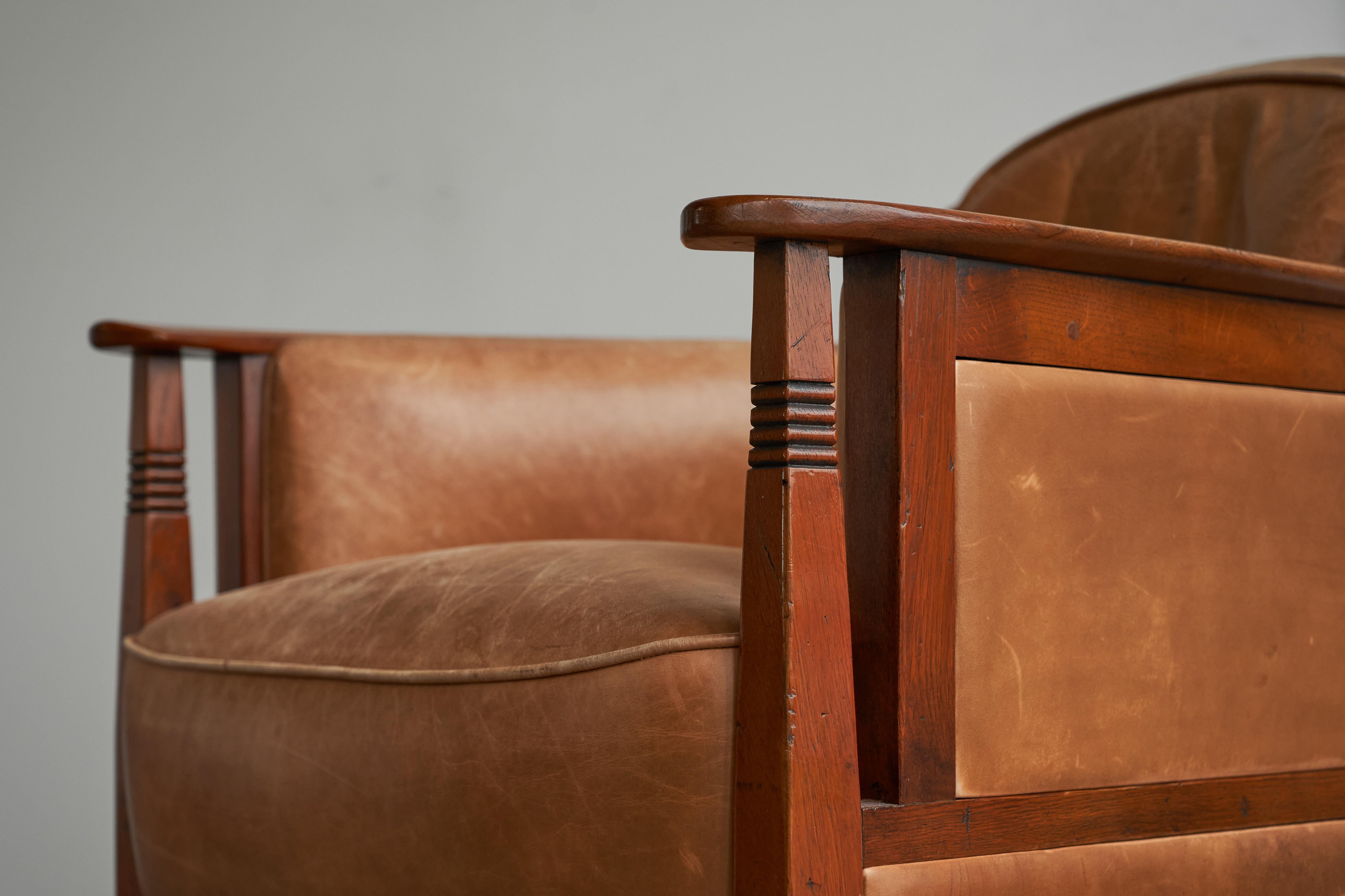 20th Century Frits Schuitema Art Deco Armchair in Solid Oak and Cognac Leather For Sale