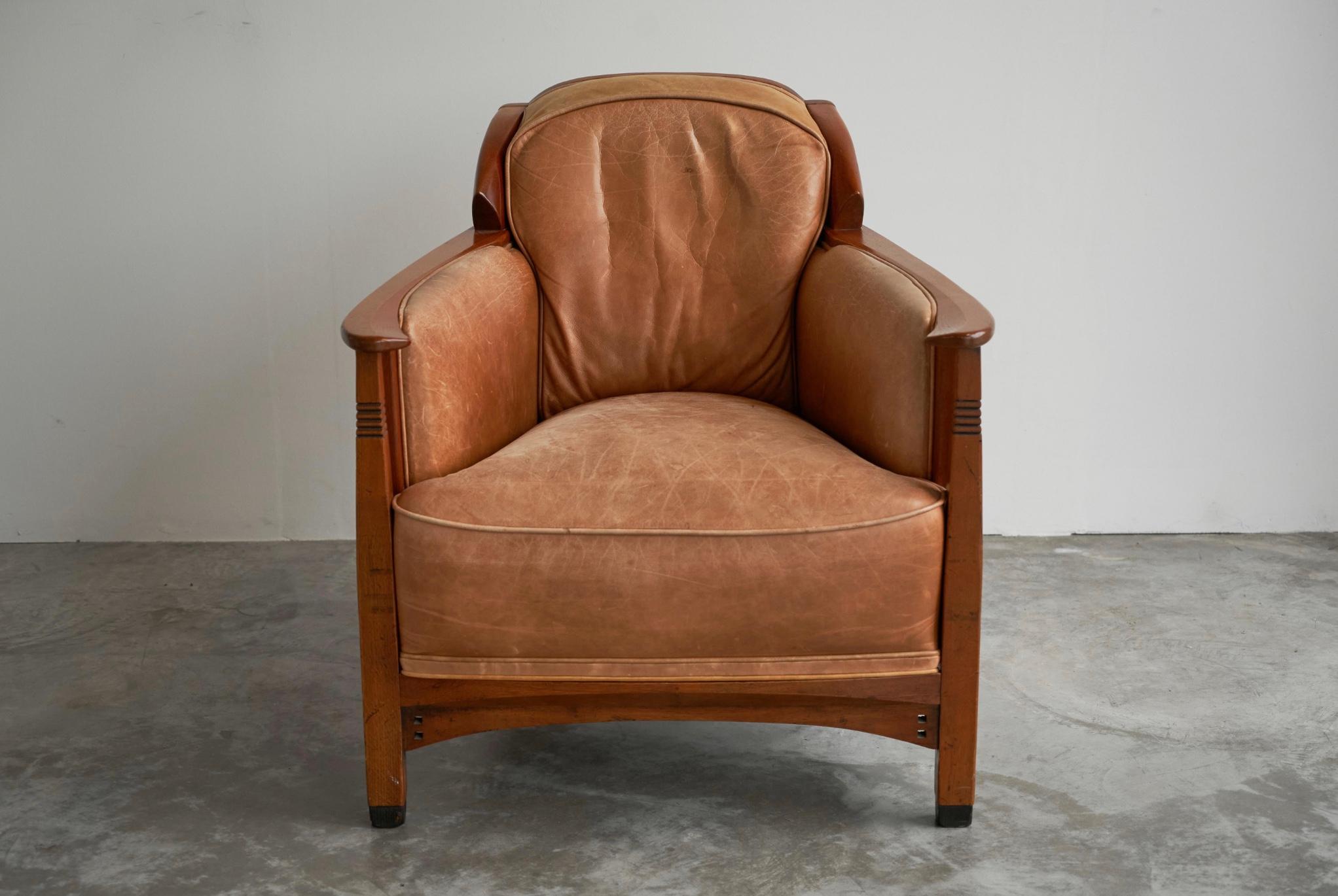 20th Century Frits Schuitema Art Deco Armchair in Solid Oak and Cognac Leather For Sale