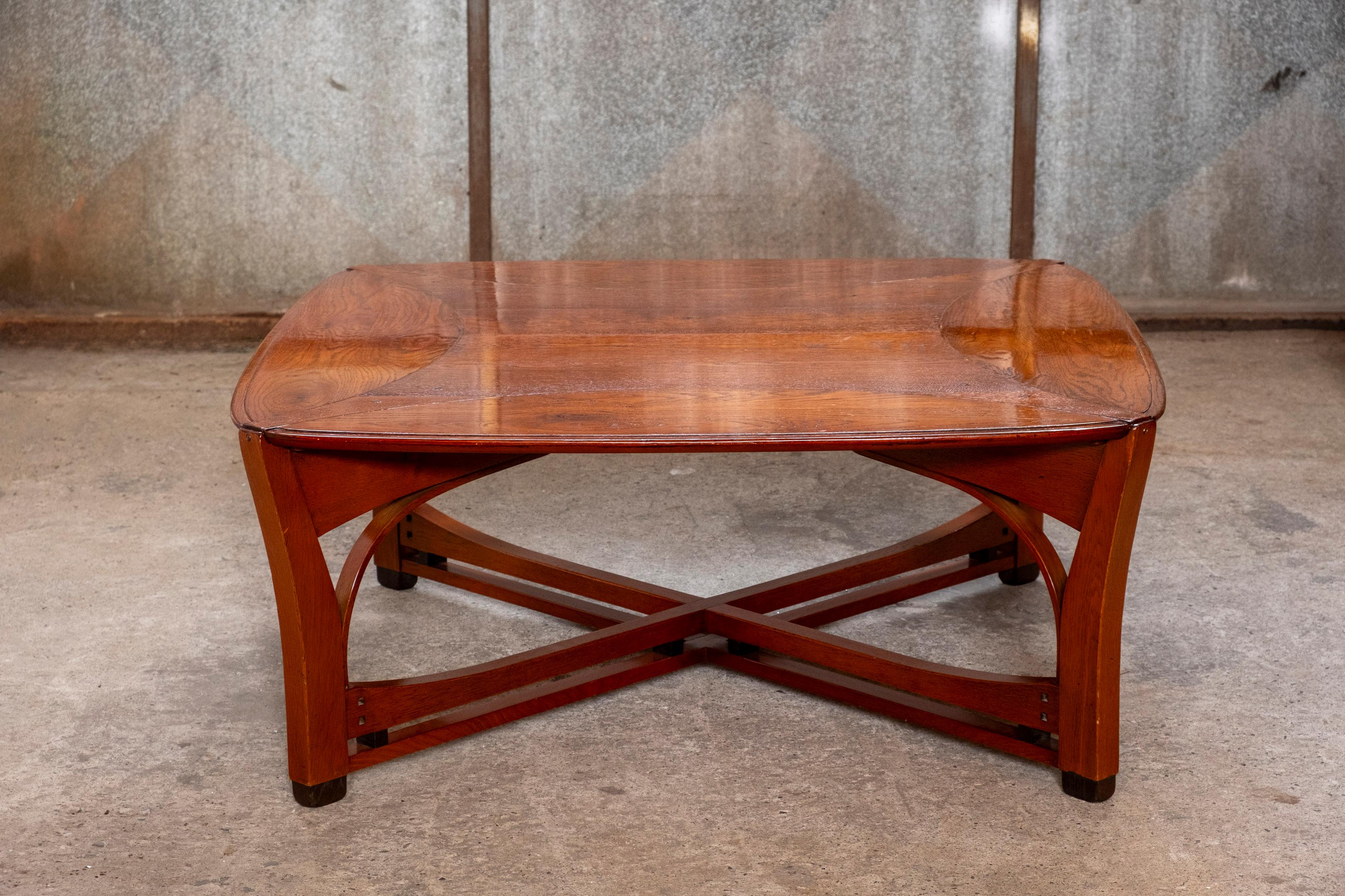 Mesa baja Jugendstil de Frits Schuitema en roble, años 80 Holandés en venta