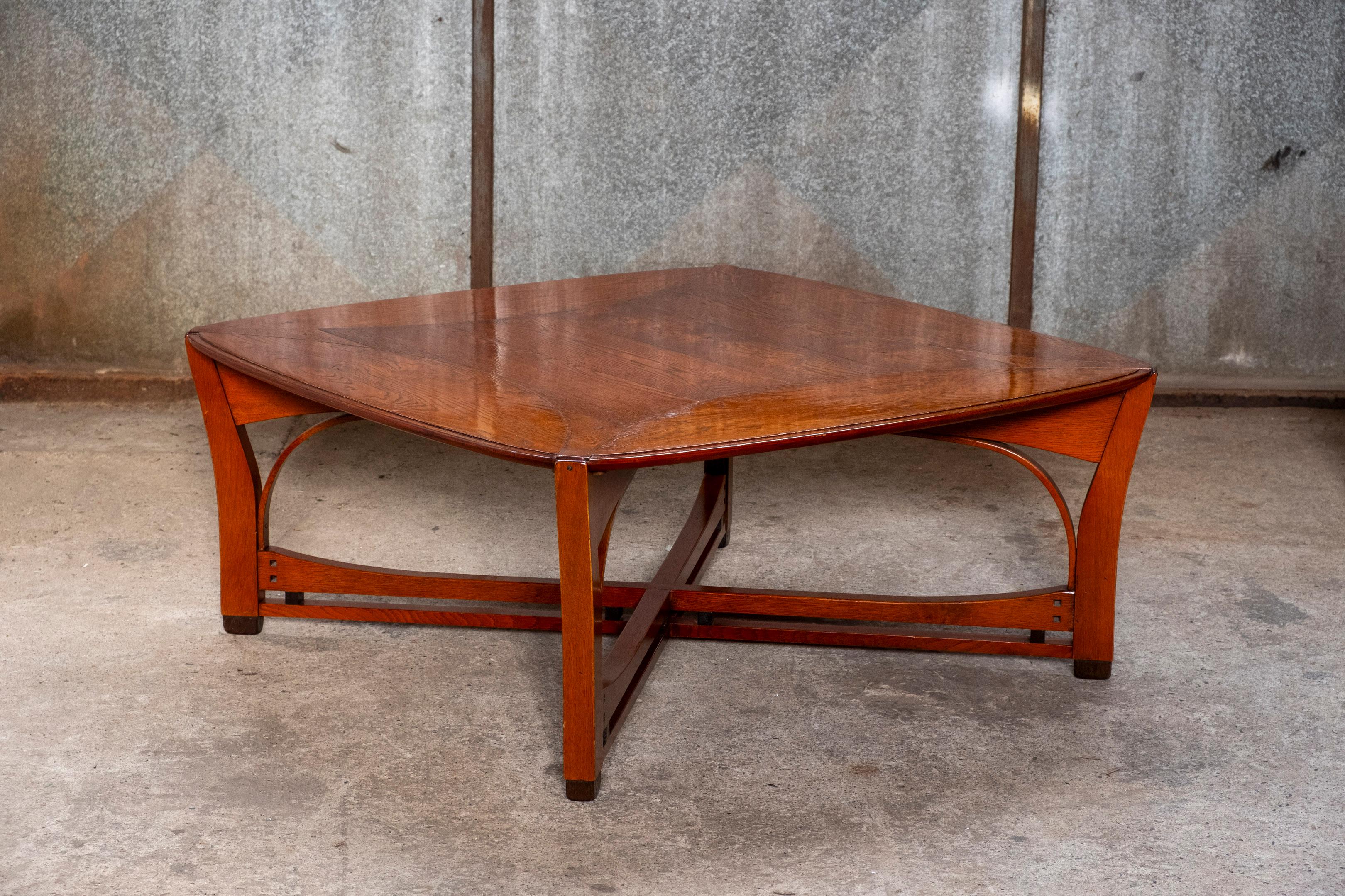 Mesa baja Jugendstil de Frits Schuitema en roble, años 80 en Bueno estado para la venta en Balen, BE